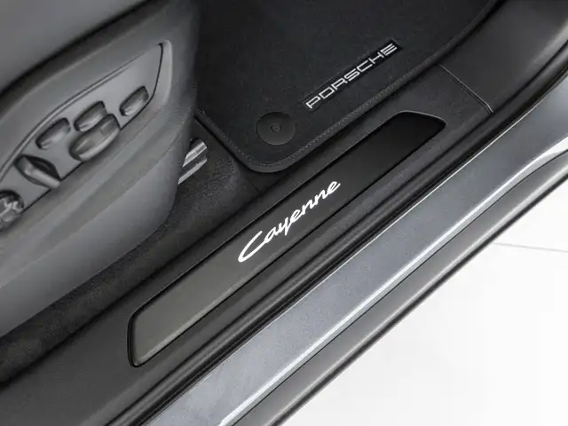 Porsche Cayenne view 11