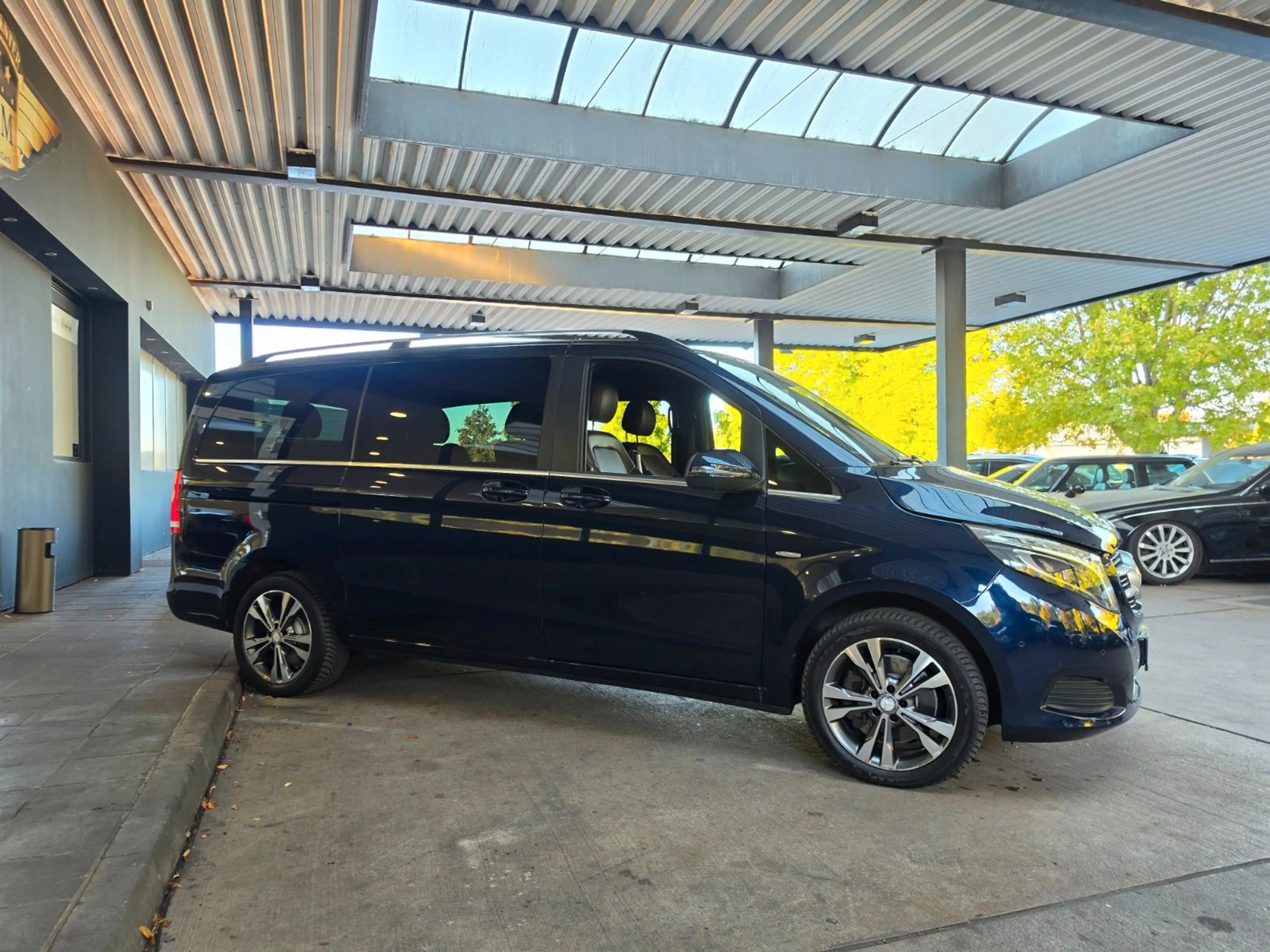 Mercedes-Benz V 250 d Lang 4MATIC AVANTGARDE EDITION LEDER/360° — photo 4