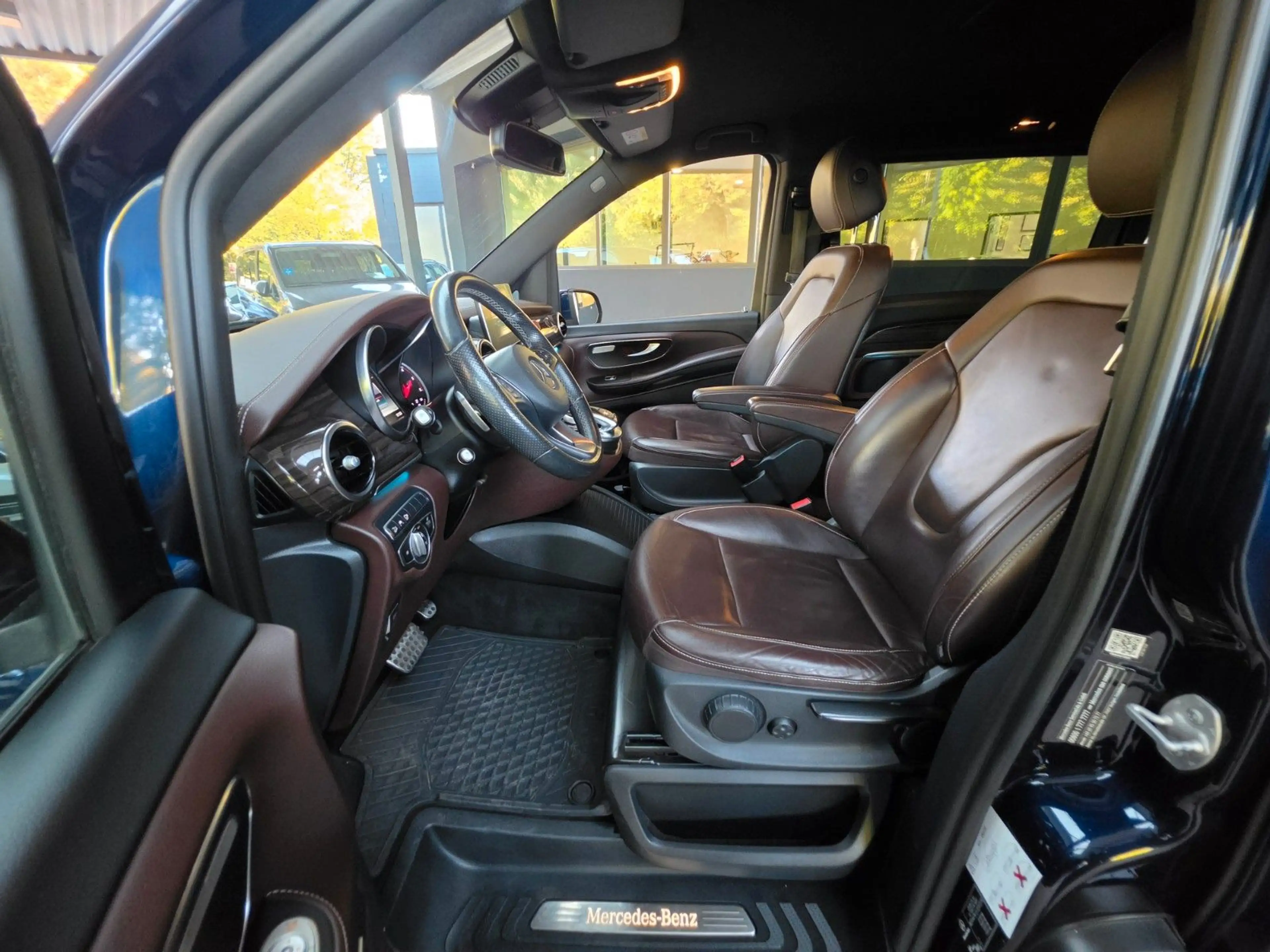 Mercedes-Benz V 250 d Lang 4MATIC AVANTGARDE EDITION LEDER/360° — photo 15