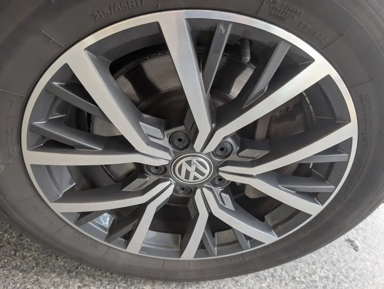 Volkswagen Tiguan photo Volkswagen Tiguan
