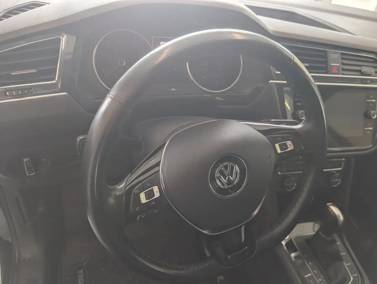 Volkswagen Tiguan photo Volkswagen Tiguan