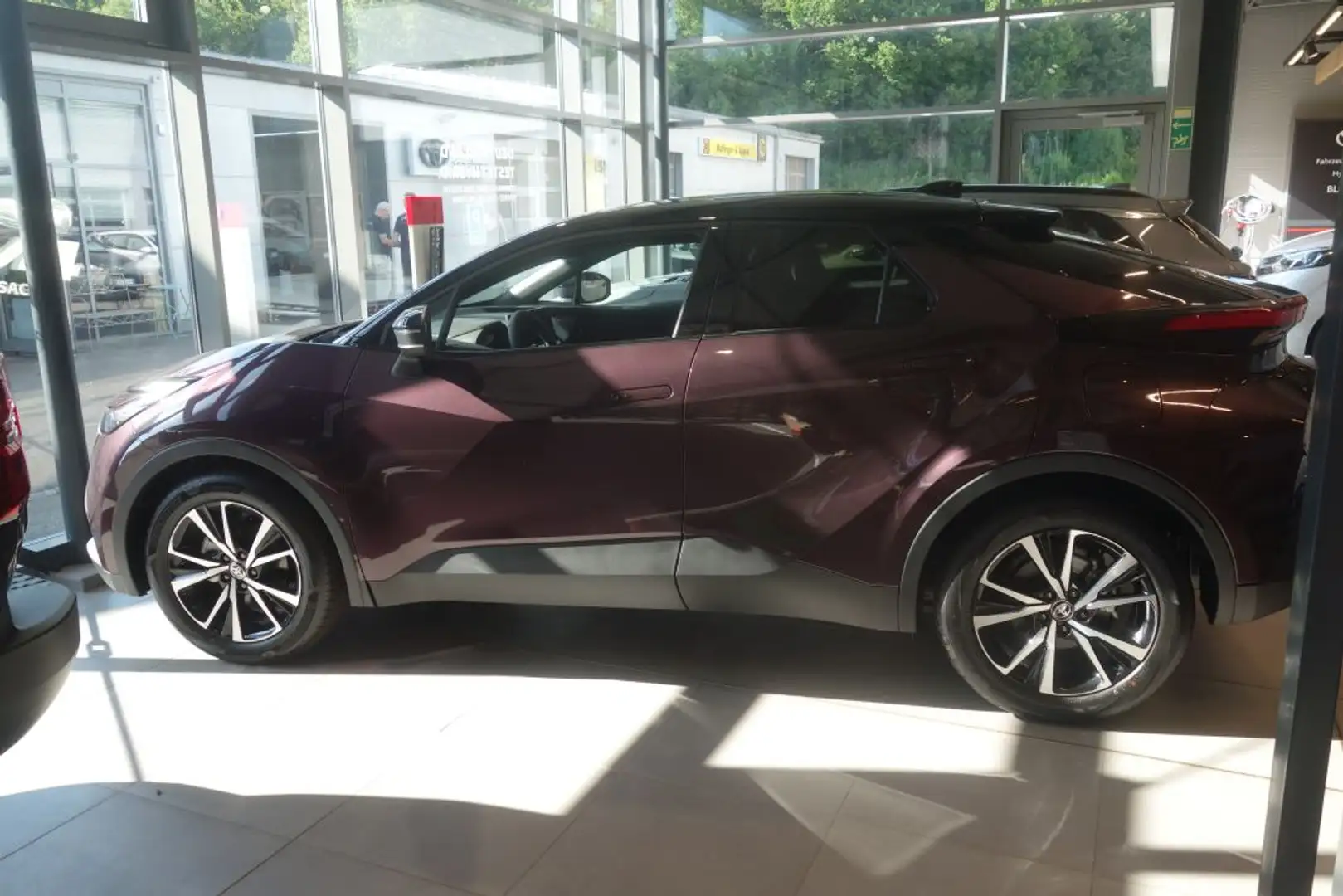 Toyota C-HR 1.8 Hybrid Teamplayer Violett - 1