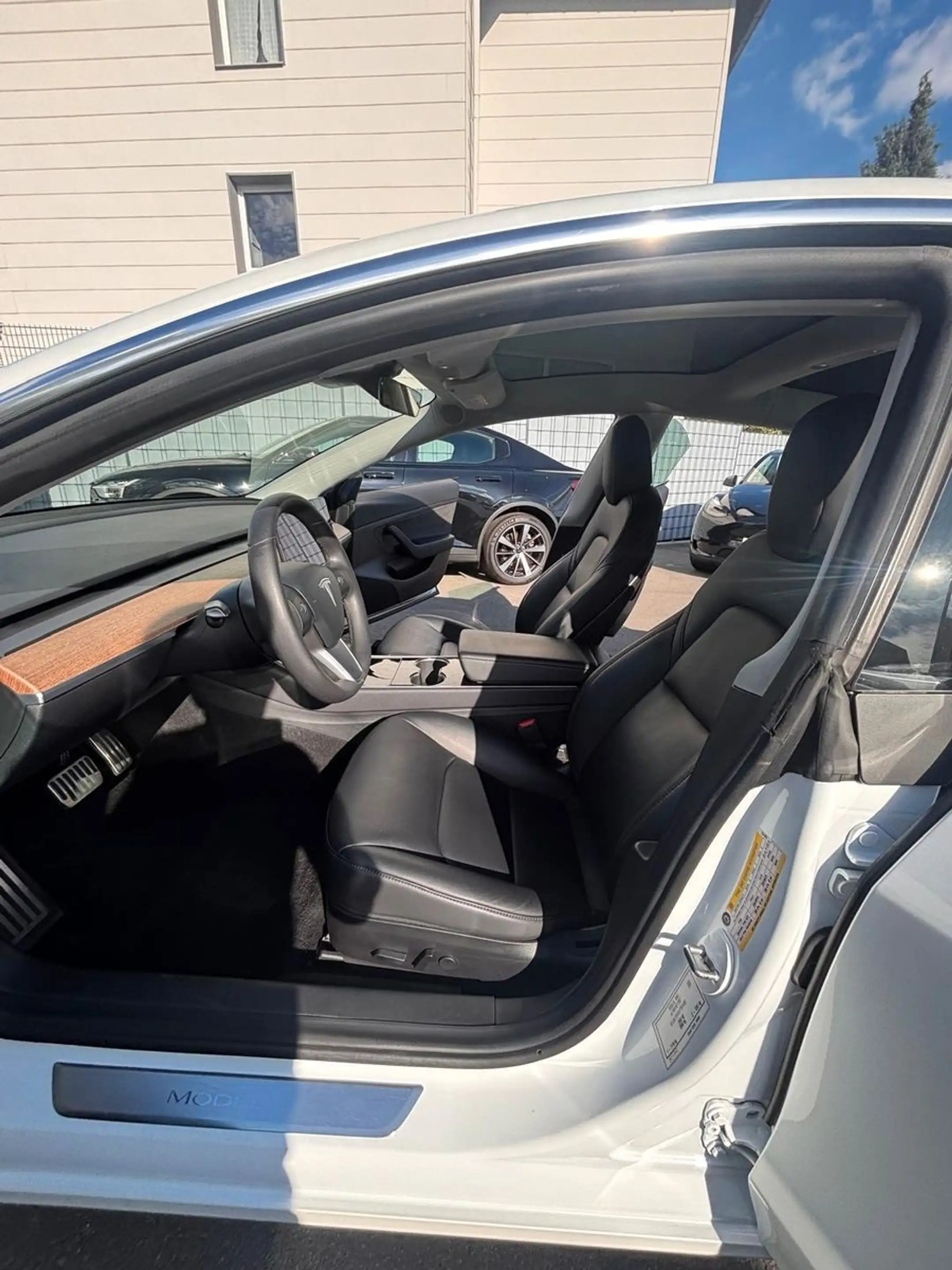 Tesla Model 3 Standard Range RWD — photo 12