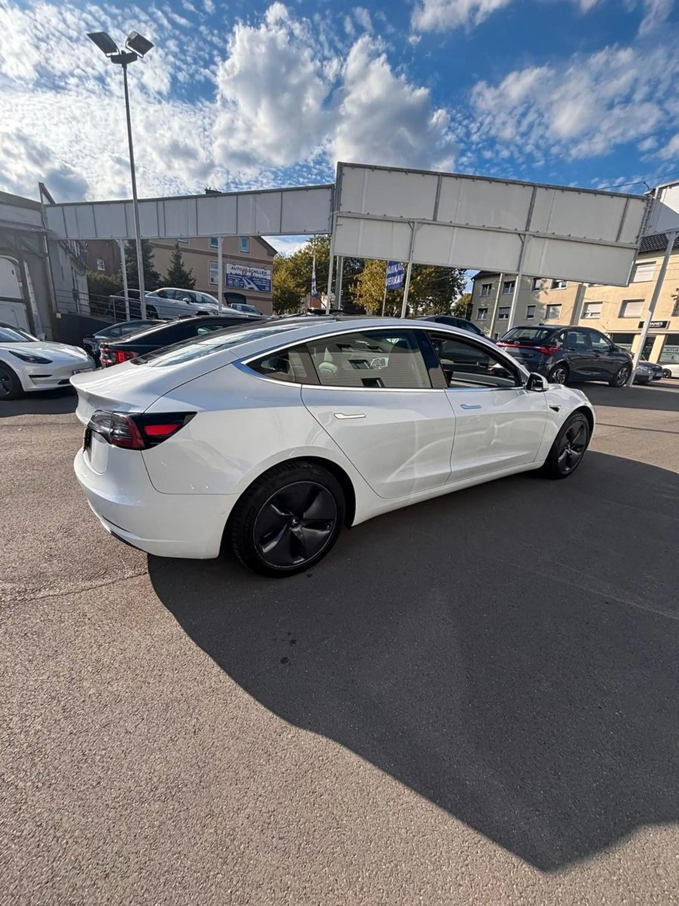 Tesla Model 3 Standard Range RWD — photo 2