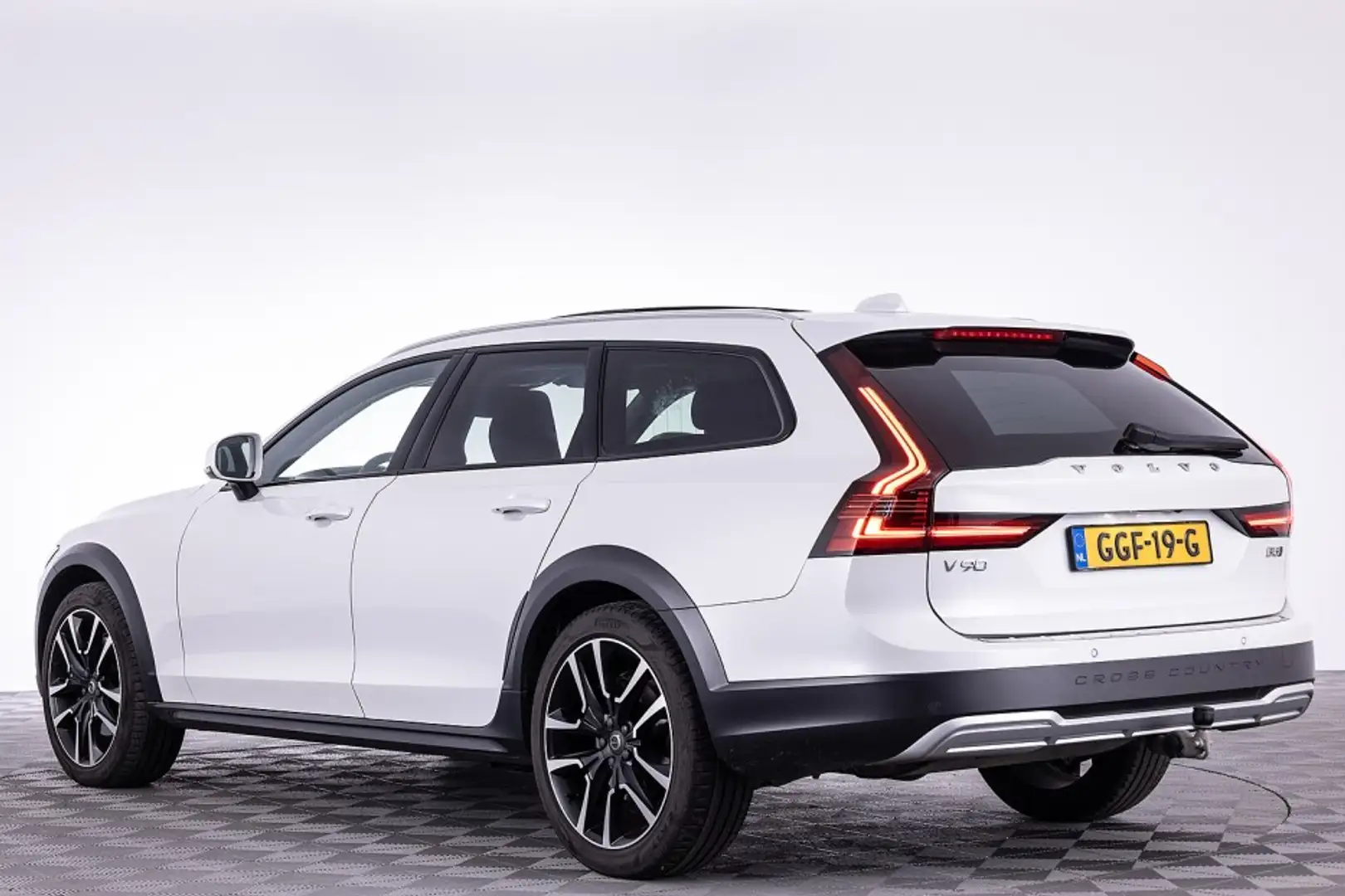 Volvo V90 Cross Country B5 AWD Pro | PANORAMADAK | LEDER | Trekhaak | harm Wit - 2