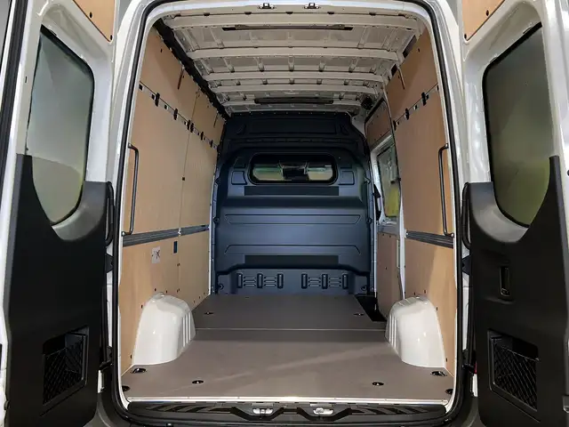 Mercedes-Benz Sprinter view 6
