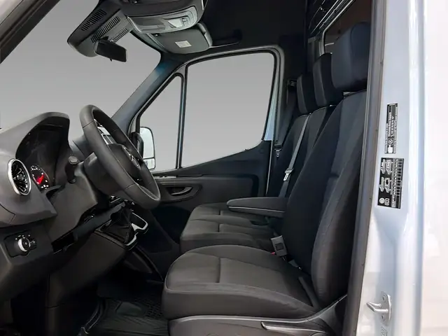 Mercedes-Benz Sprinter view 8