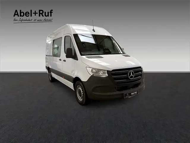 Mercedes-Benz Sprinter view 3
