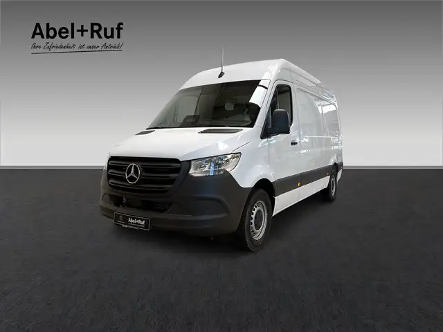 Mercedes-Benz Sprinter main image