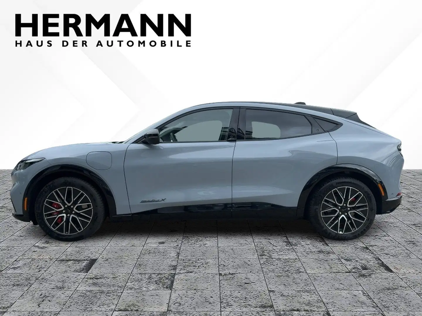 Ford Mustang Mach-E (Extended Range 99kWh) Premium LM Šedá - 2