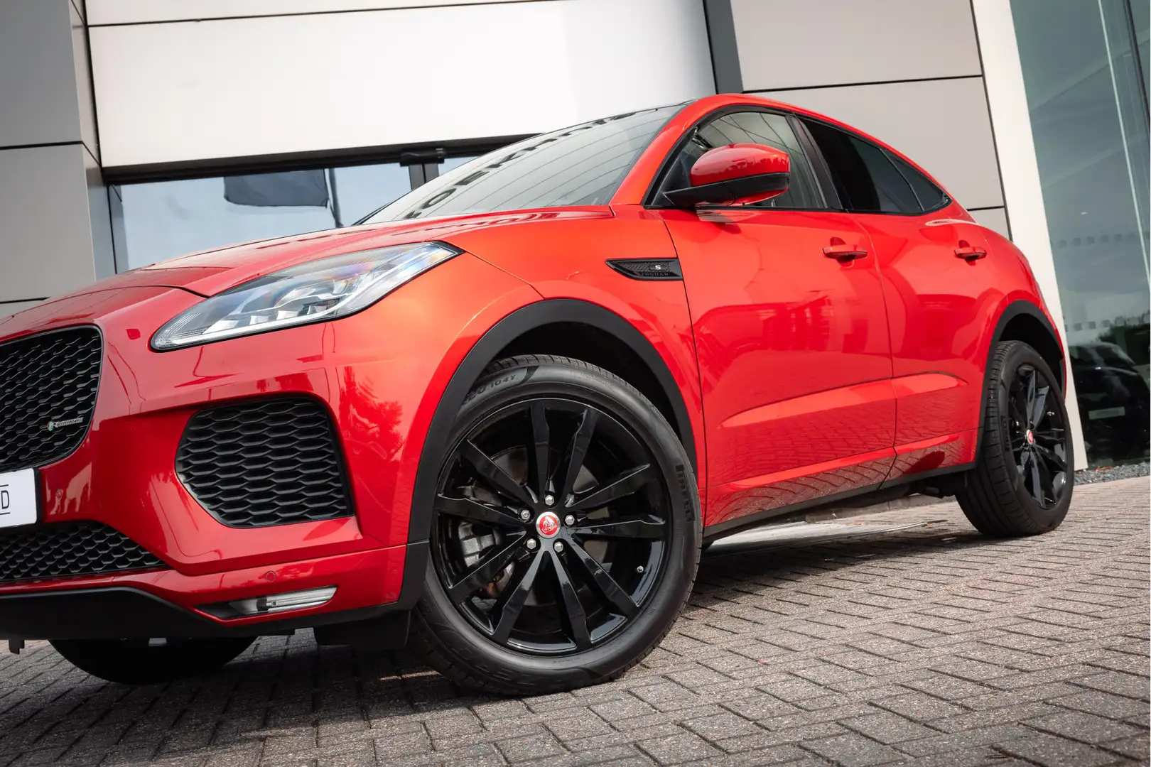 Jaguar E-Pace P200 AWD R-Dynamic S | Glazen dak | Black Pack | 2 Rood - 2