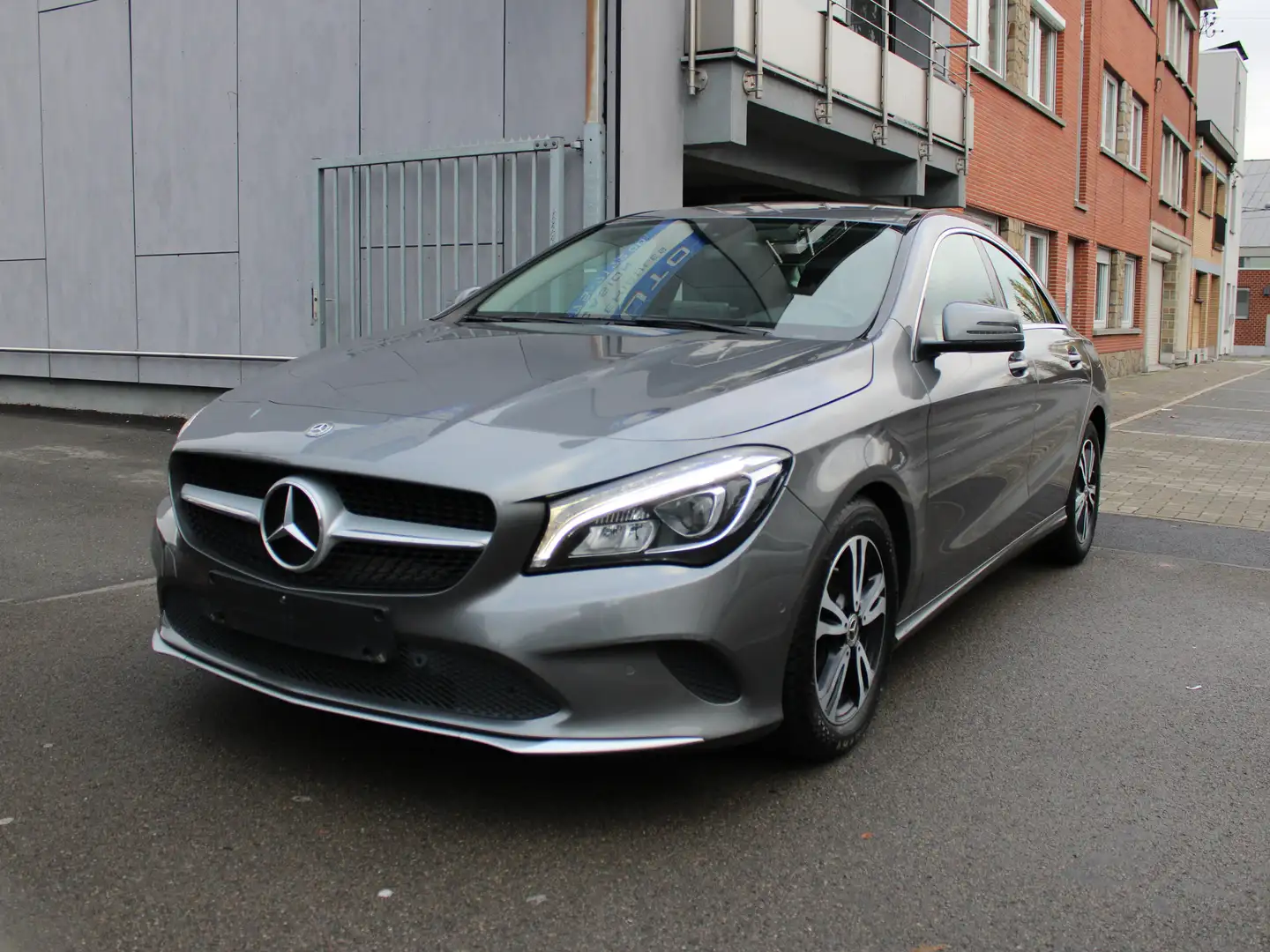 Mercedes-Benz CLA 180 d + CUIR PARTIEL + CAMERA + PHARES LED ++ Gris - 1