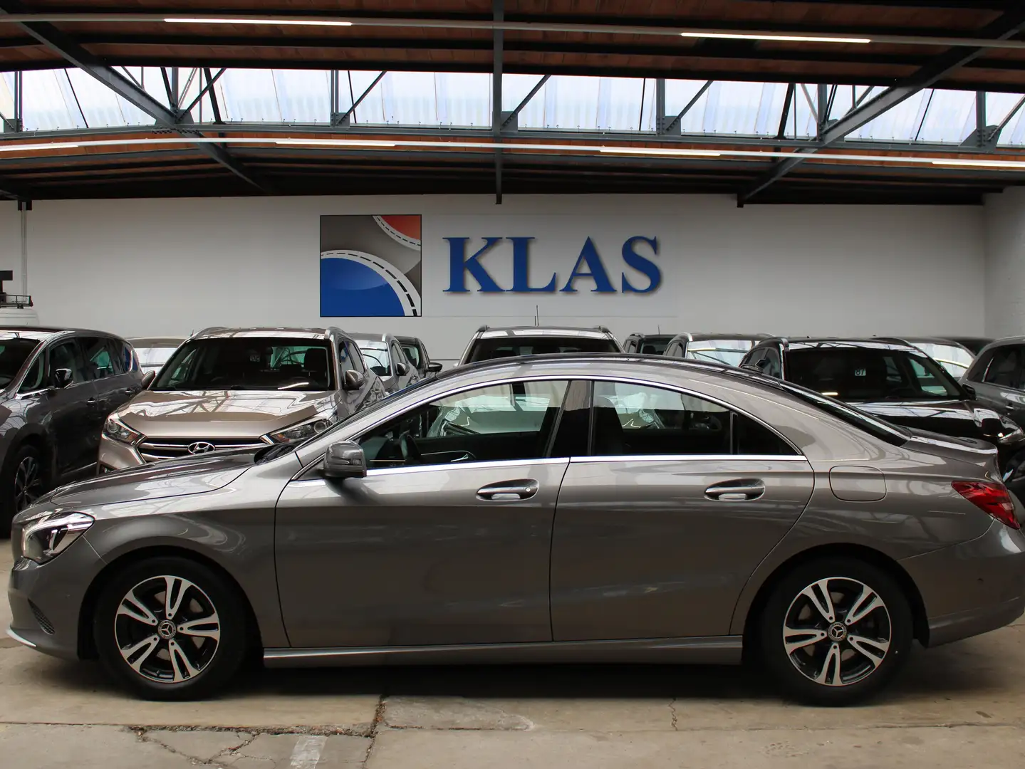 Mercedes-Benz CLA 180 d + CUIR PARTIEL + CAMERA + PHARES LED ++ Gris - 2