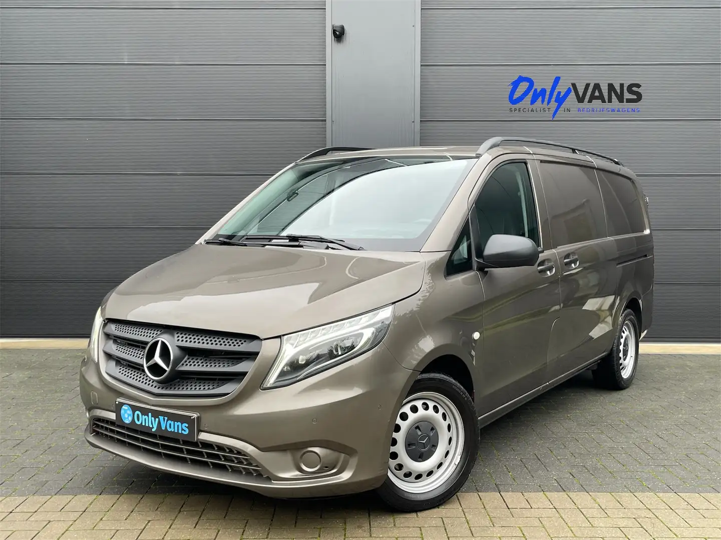 Mercedes-Benz Vito 119 CDi / L2 / Aut / 2 Schuifd € 14.041 Ex. BTW Braun - 1