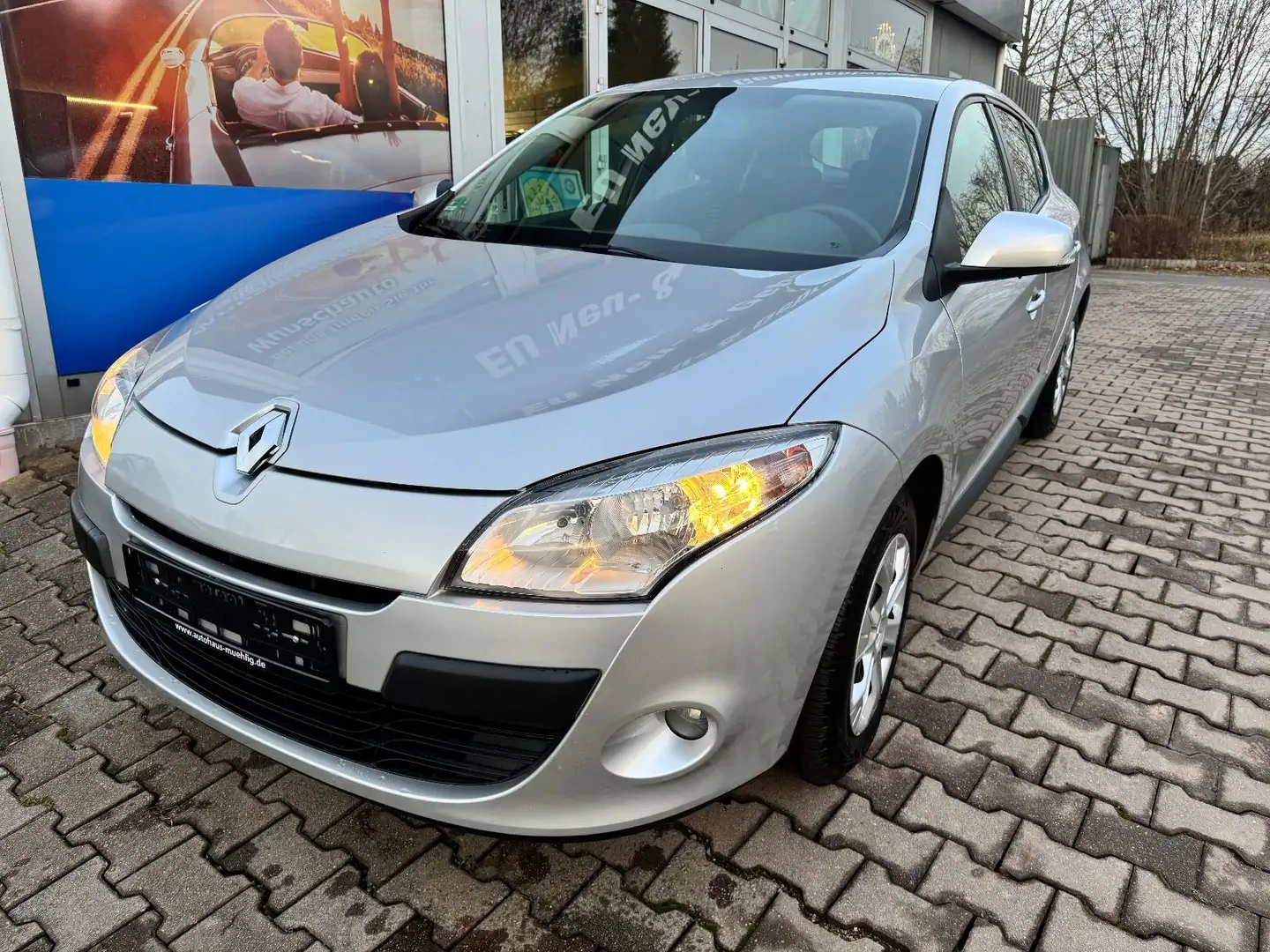 Renault Megane III Lim. 5-trg. Expression Grau - 1