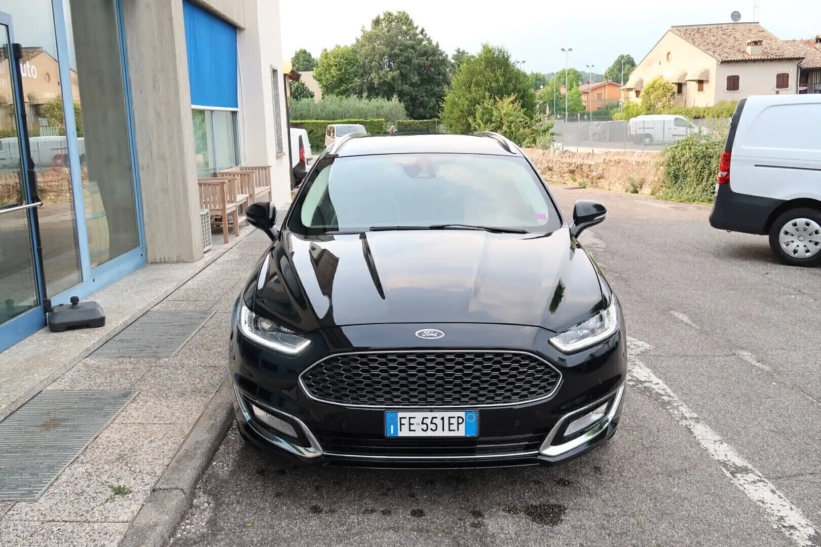 Ford Mondeo 2.0 TDCi 180 CV Powershift SW Vignale Zwart - 1
