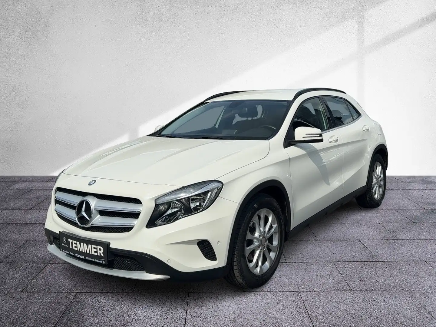 Mercedes-Benz GLA 180 CDI Style SHZ PDC TEMPOMAT Weiß - 2