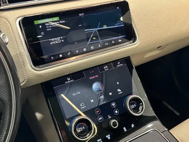Land Rover Range Rover Velar view 13