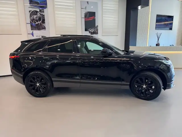Land Rover Range Rover Velar view 4