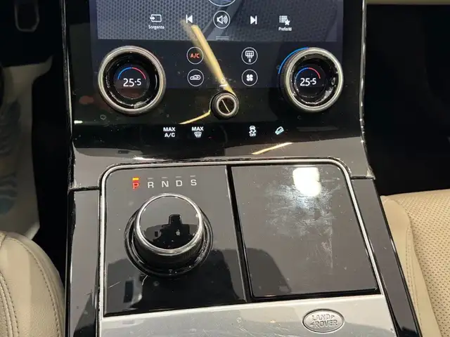 Land Rover Range Rover Velar view 14