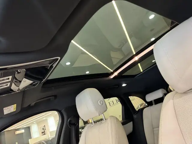 Land Rover Range Rover Velar view 9