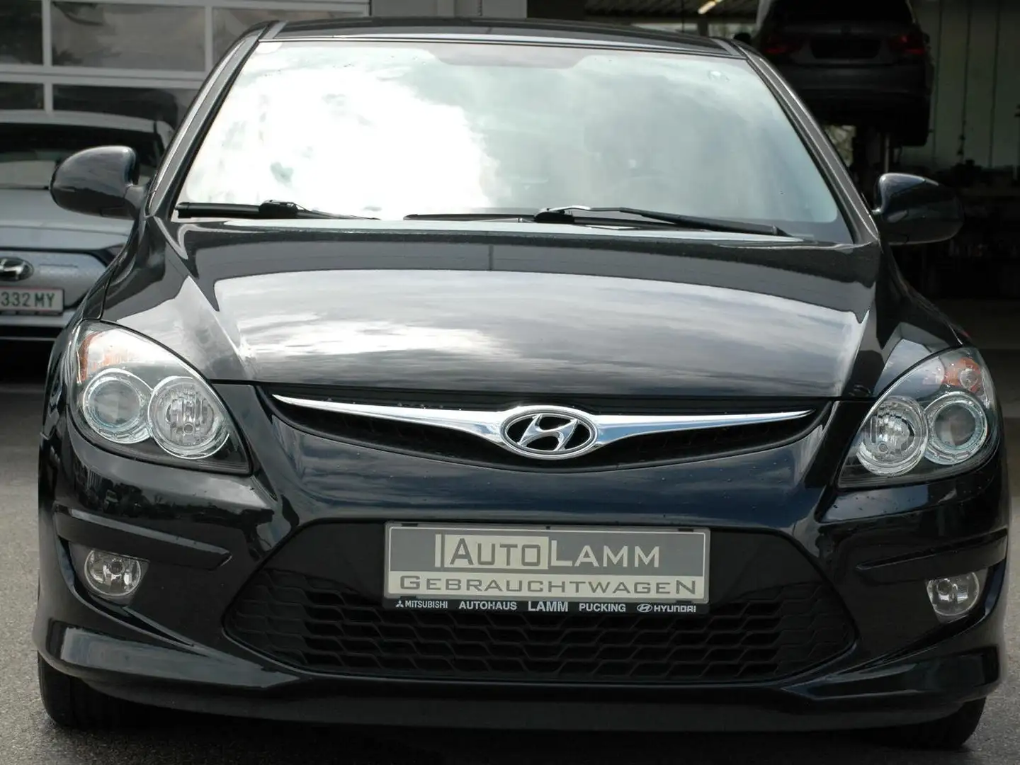 Hyundai i30 1,4 CVVT Europe Zwart - 1