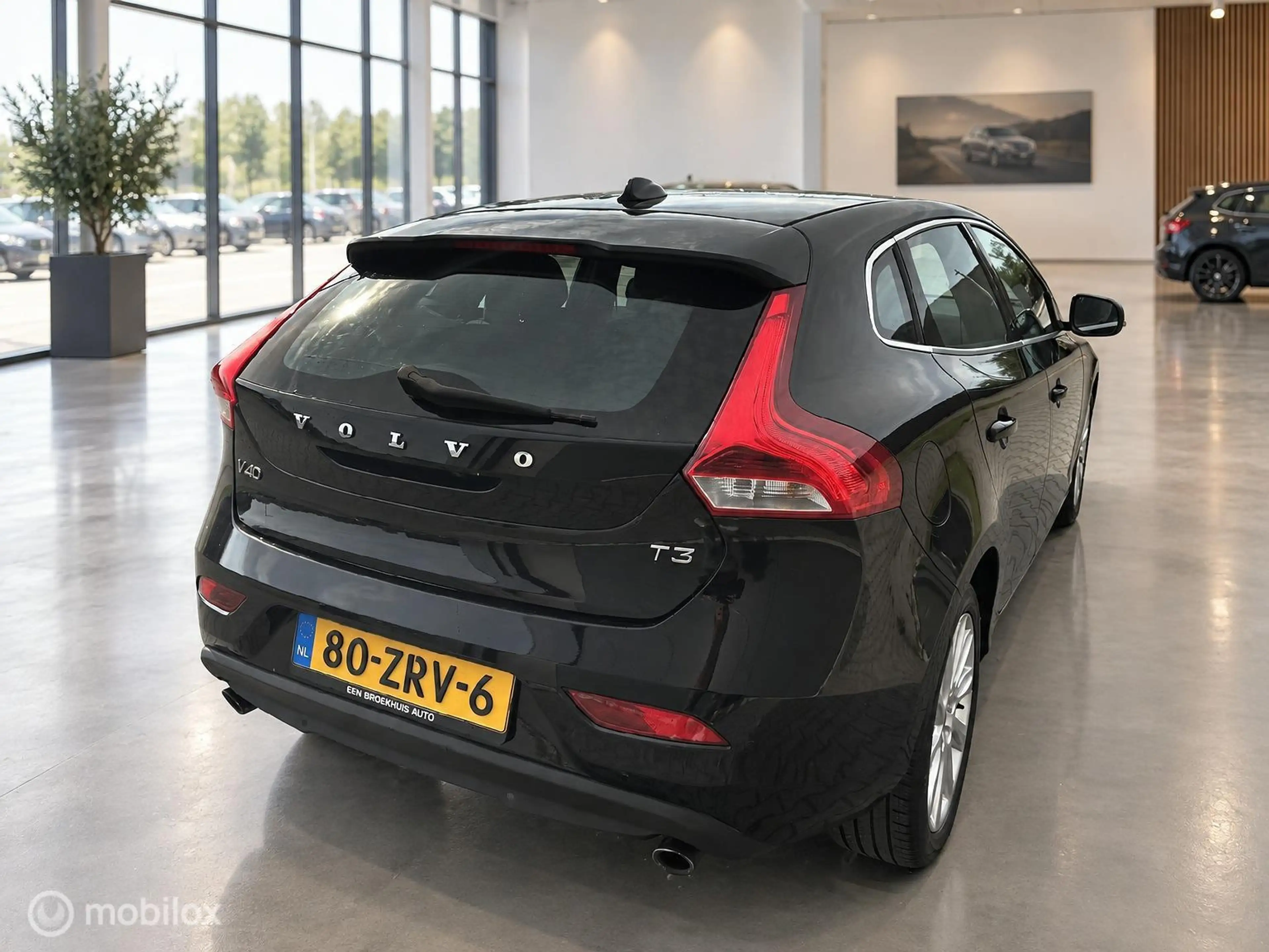 Volvo V40 1.6 T3 Momentum | Zwart | Isofix | Lichtmetaal | N — photo 9