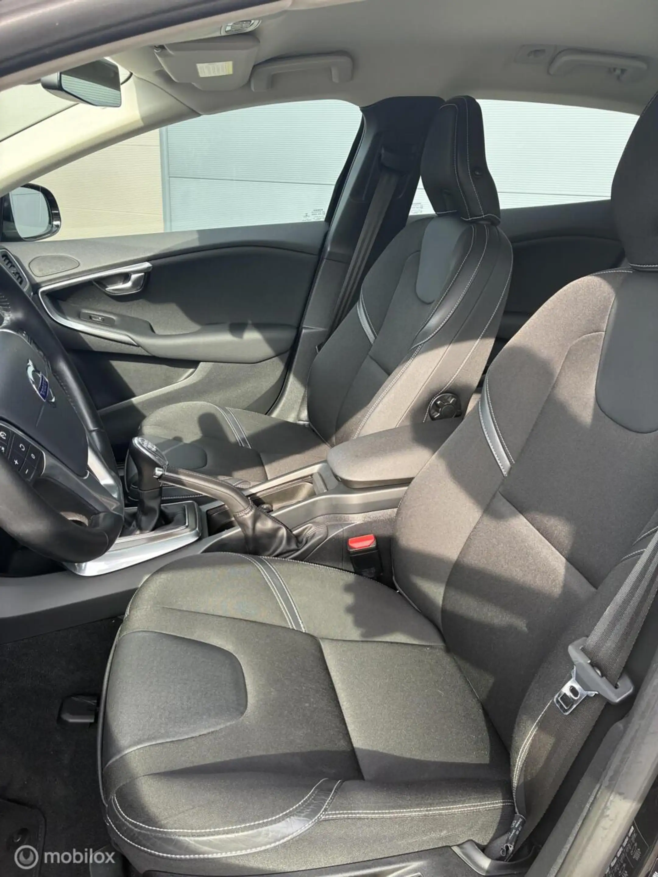 Volvo V40 1.6 T3 Momentum | Zwart | Isofix | Lichtmetaal | N — photo 18