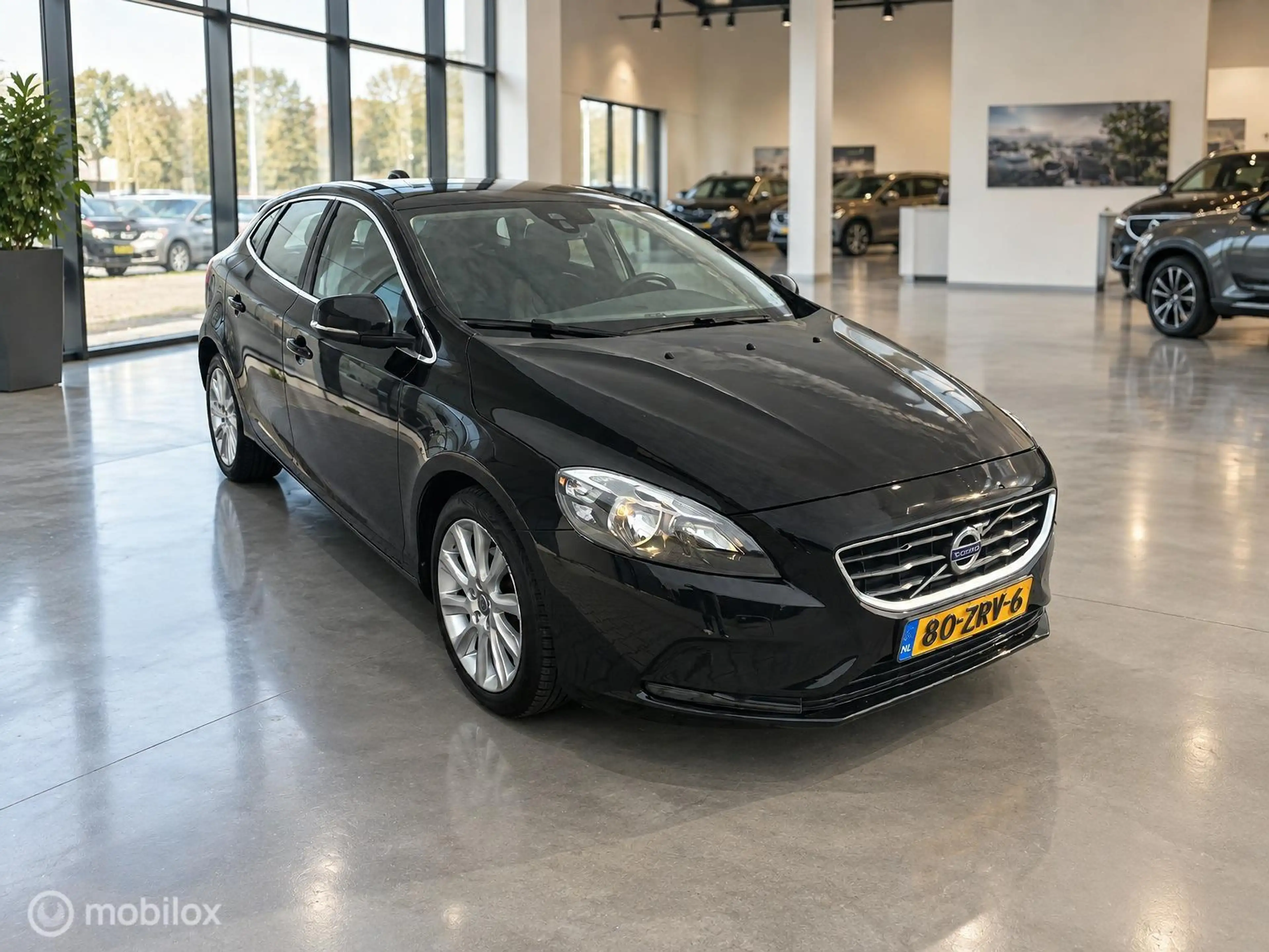 Volvo V40 1.6 T3 Momentum | Zwart | Isofix | Lichtmetaal | N — photo 15