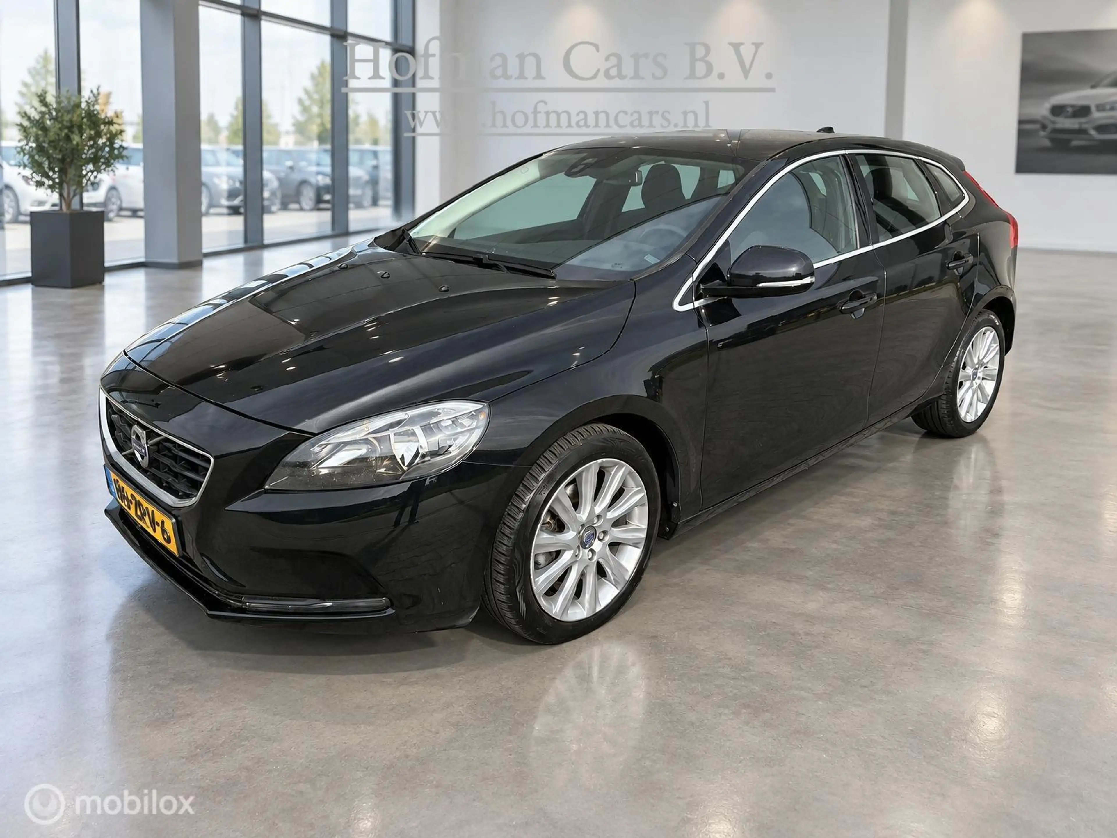 Volvo V40 1.6 T3 Momentum | Zwart | Isofix | Lichtmetaal | N — photo 2