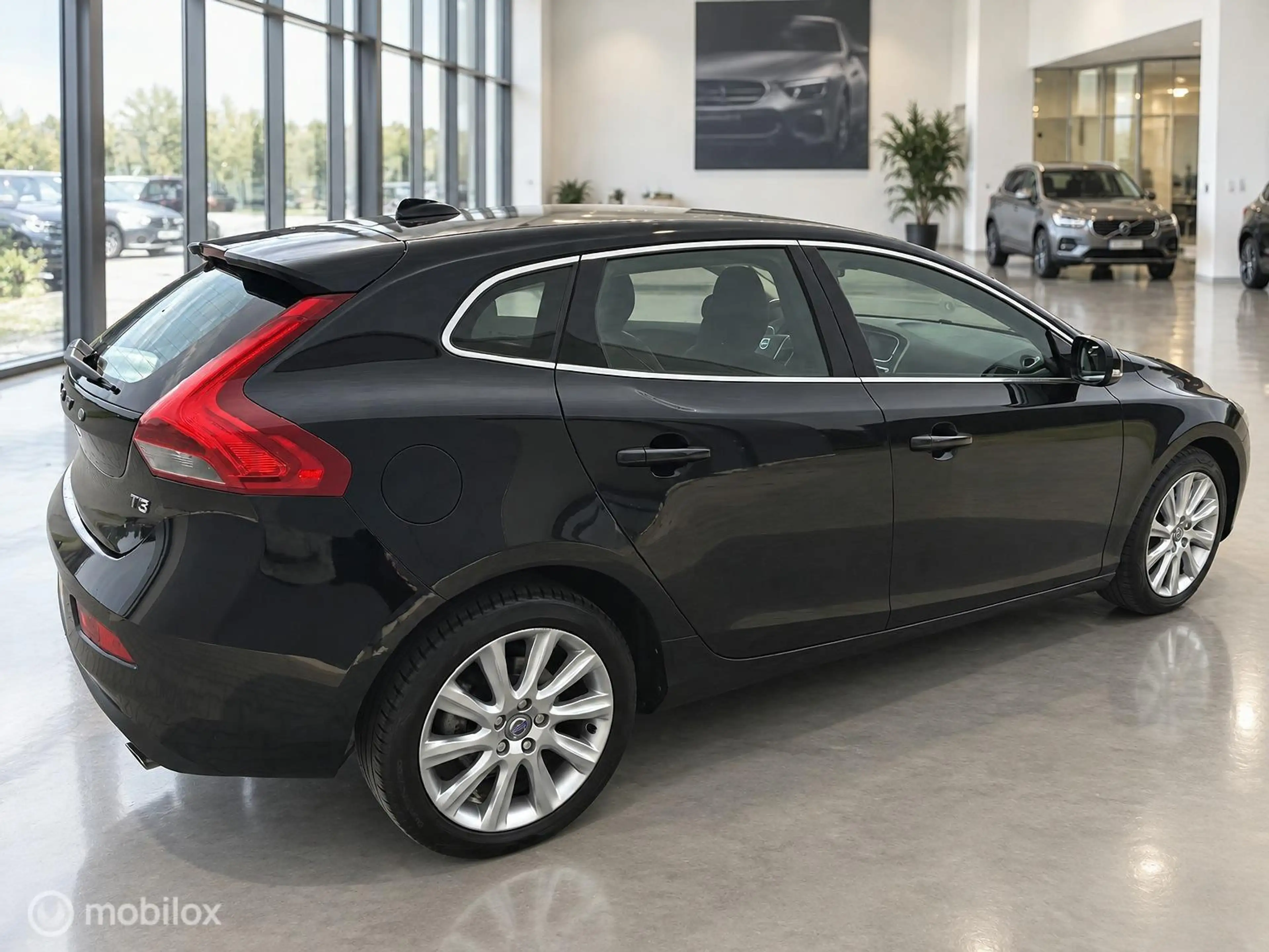 Volvo V40 1.6 T3 Momentum | Zwart | Isofix | Lichtmetaal | N — photo 11