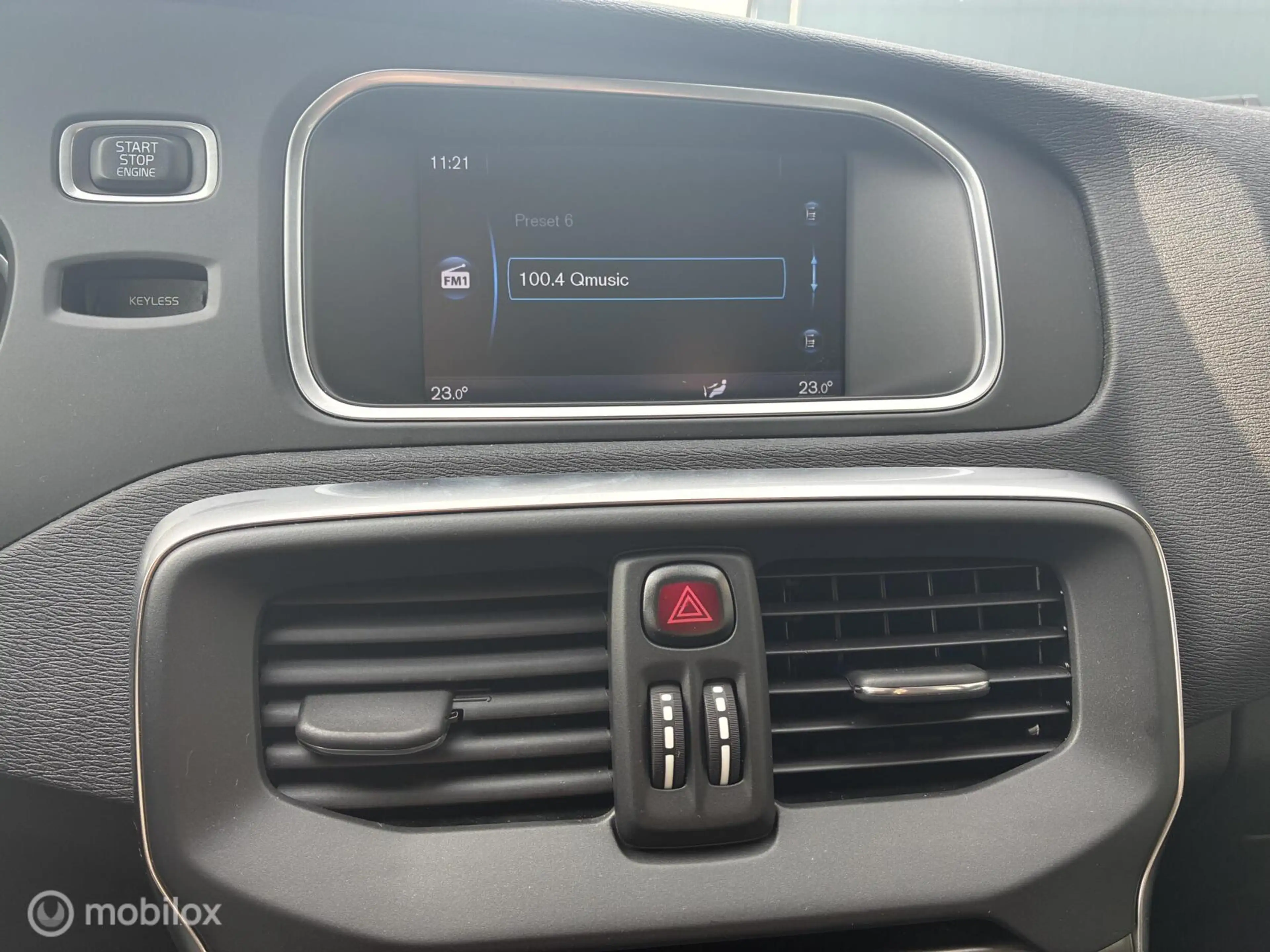 Volvo V40 1.6 T3 Momentum | Zwart | Isofix | Lichtmetaal | N — photo 23