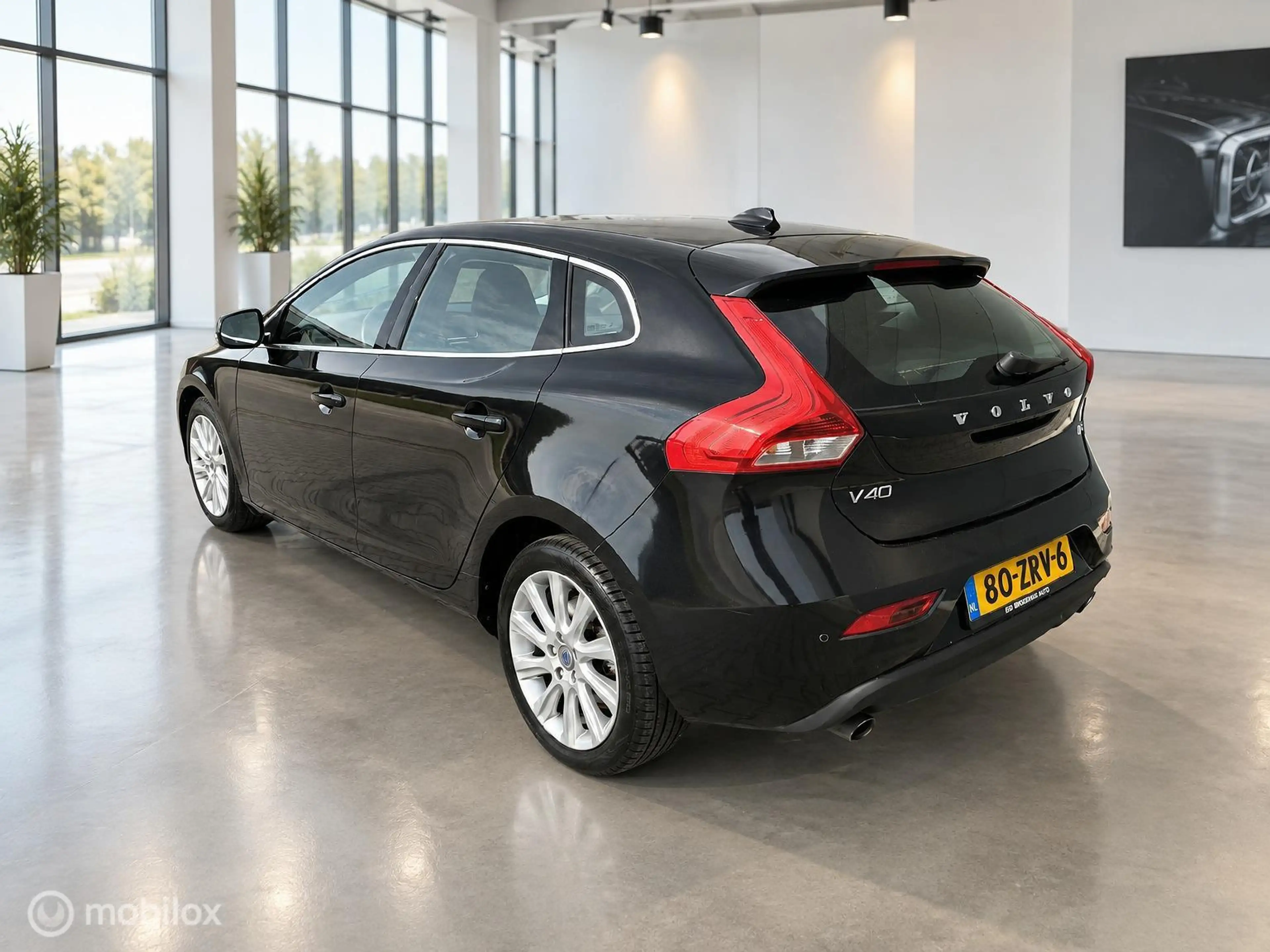 Volvo V40 1.6 T3 Momentum | Zwart | Isofix | Lichtmetaal | N — photo 5