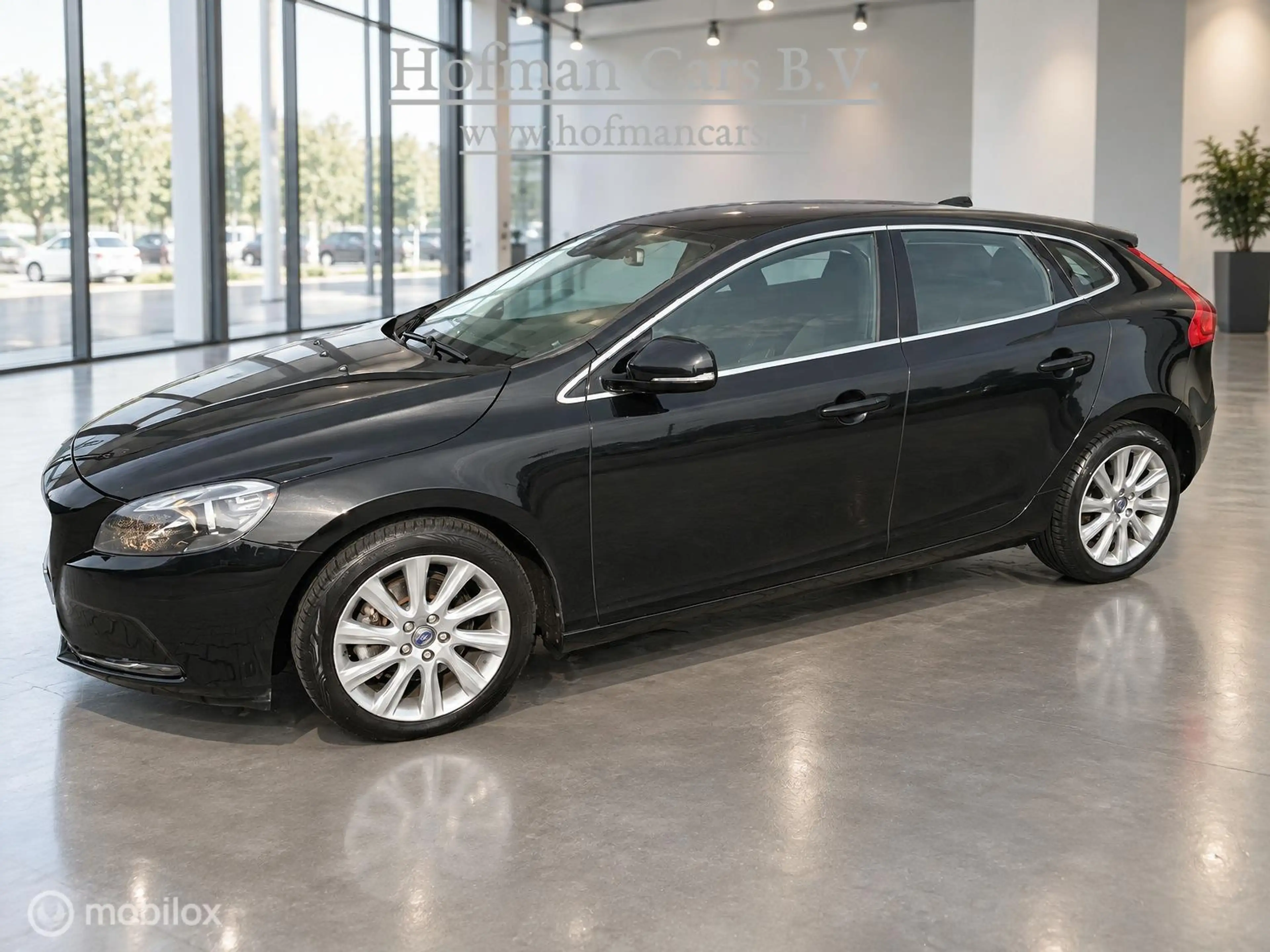 Volvo V40 1.6 T3 Momentum | Zwart | Isofix | Lichtmetaal | N — photo 3