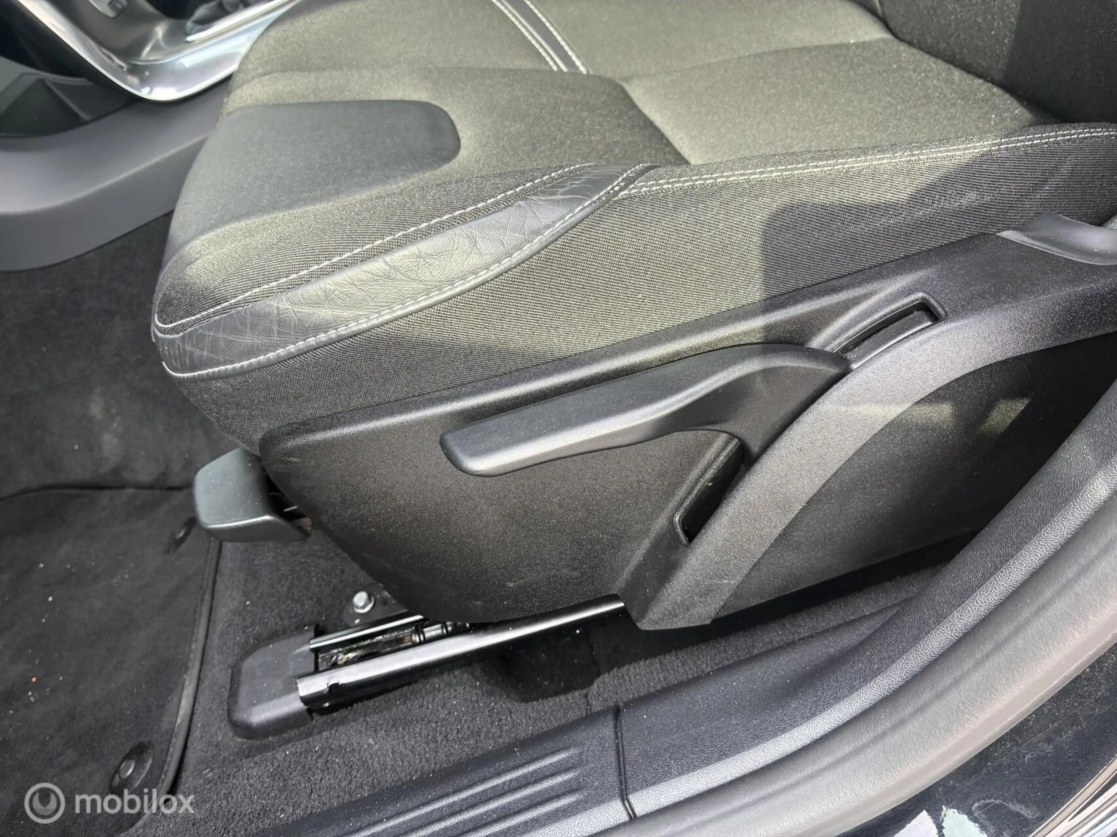 Volvo V40 1.6 T3 Momentum | Zwart | Isofix | Lichtmetaal | N — photo 32