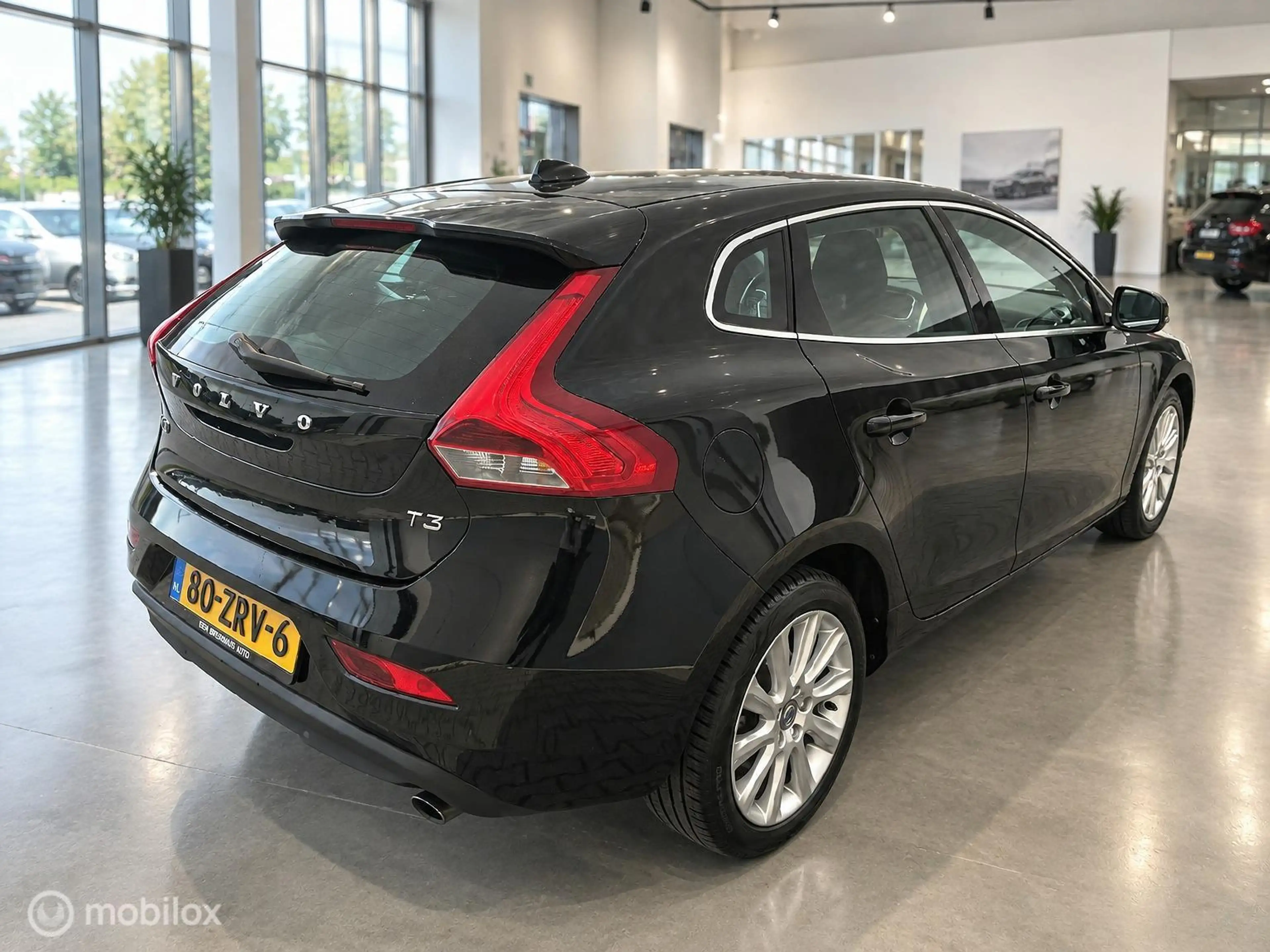 Volvo V40 1.6 T3 Momentum | Zwart | Isofix | Lichtmetaal | N — photo 10