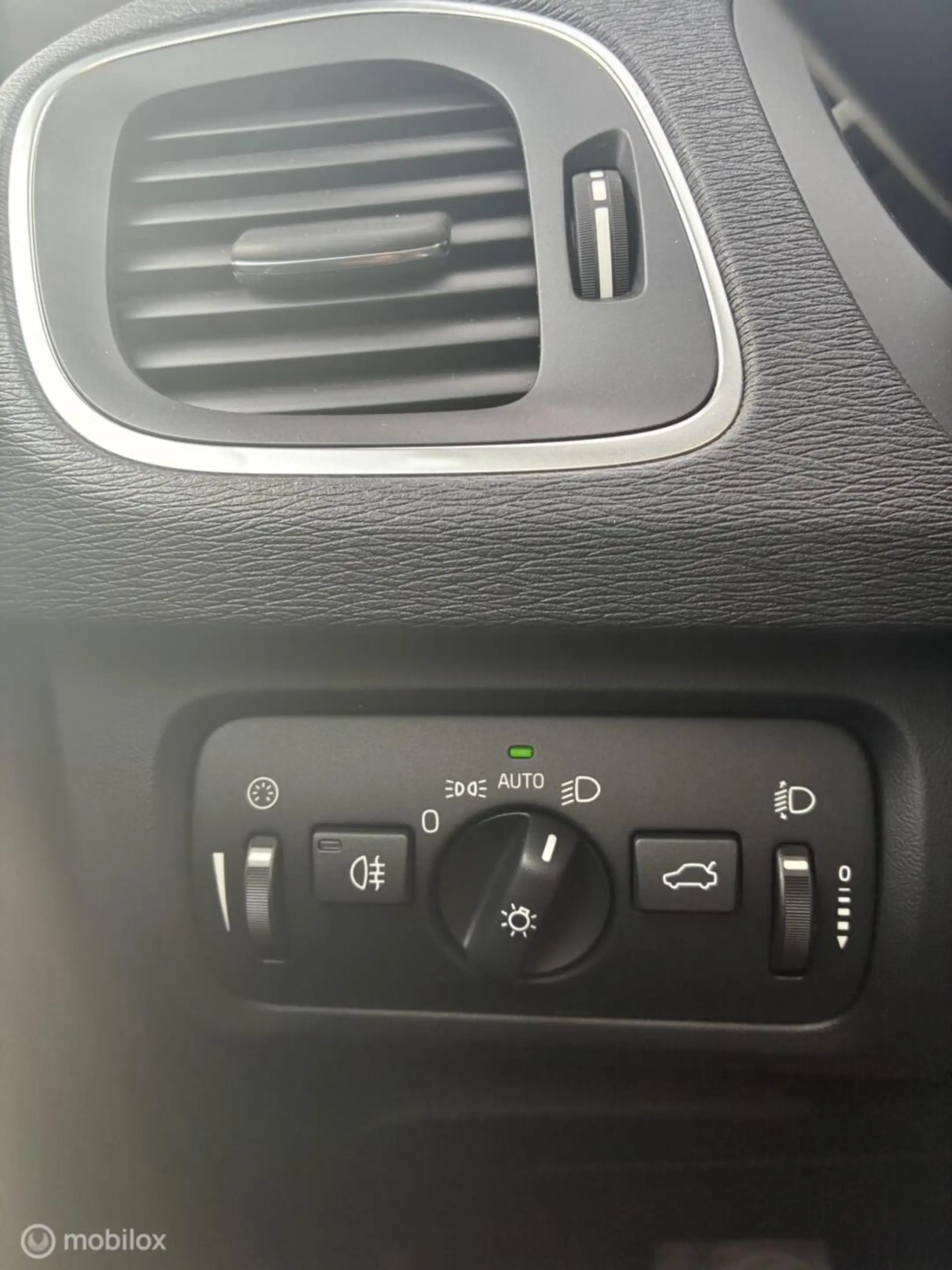 Volvo V40 1.6 T3 Momentum | Zwart | Isofix | Lichtmetaal | N — photo 30