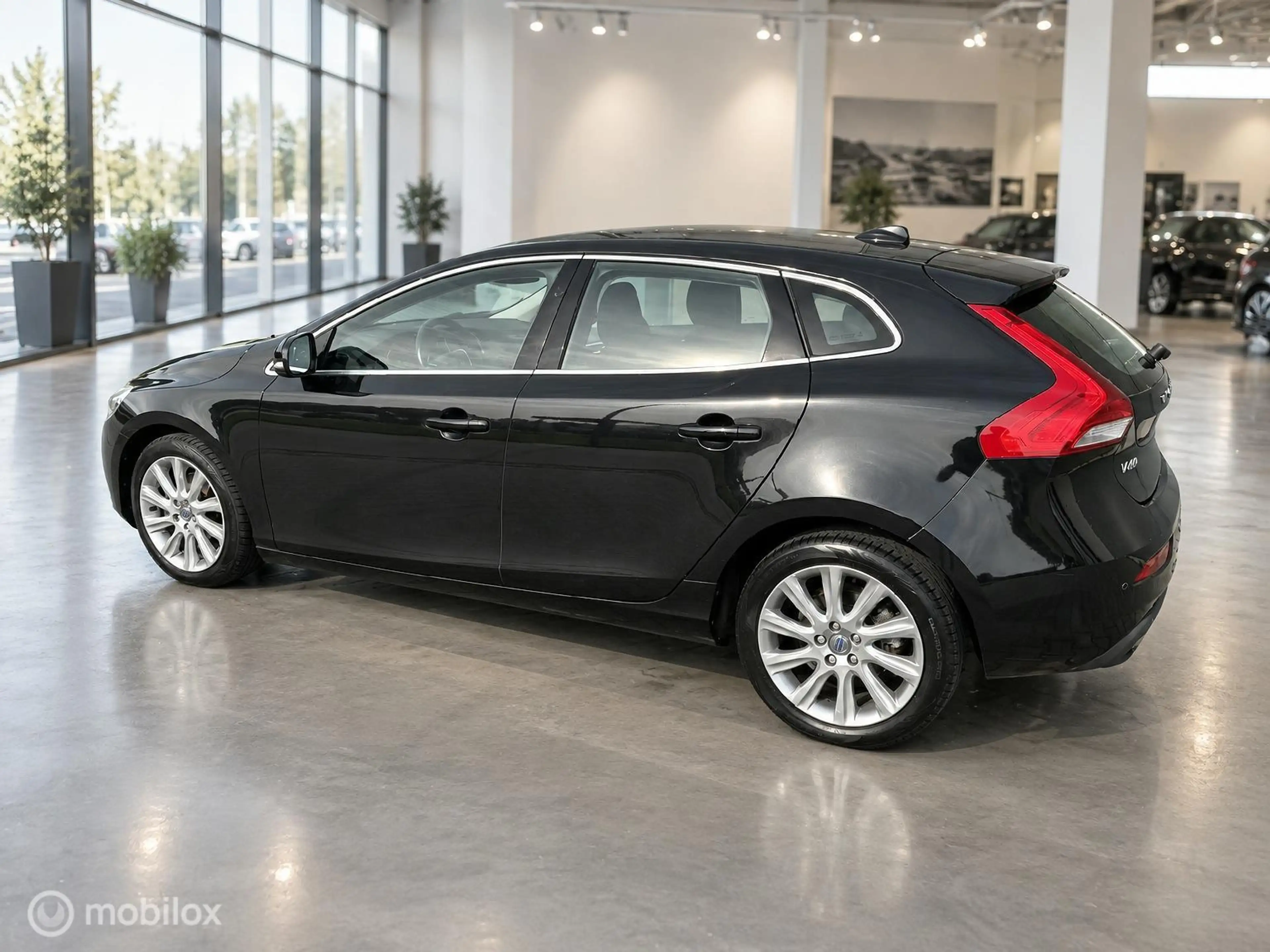 Volvo V40 1.6 T3 Momentum | Zwart | Isofix | Lichtmetaal | N — photo 6