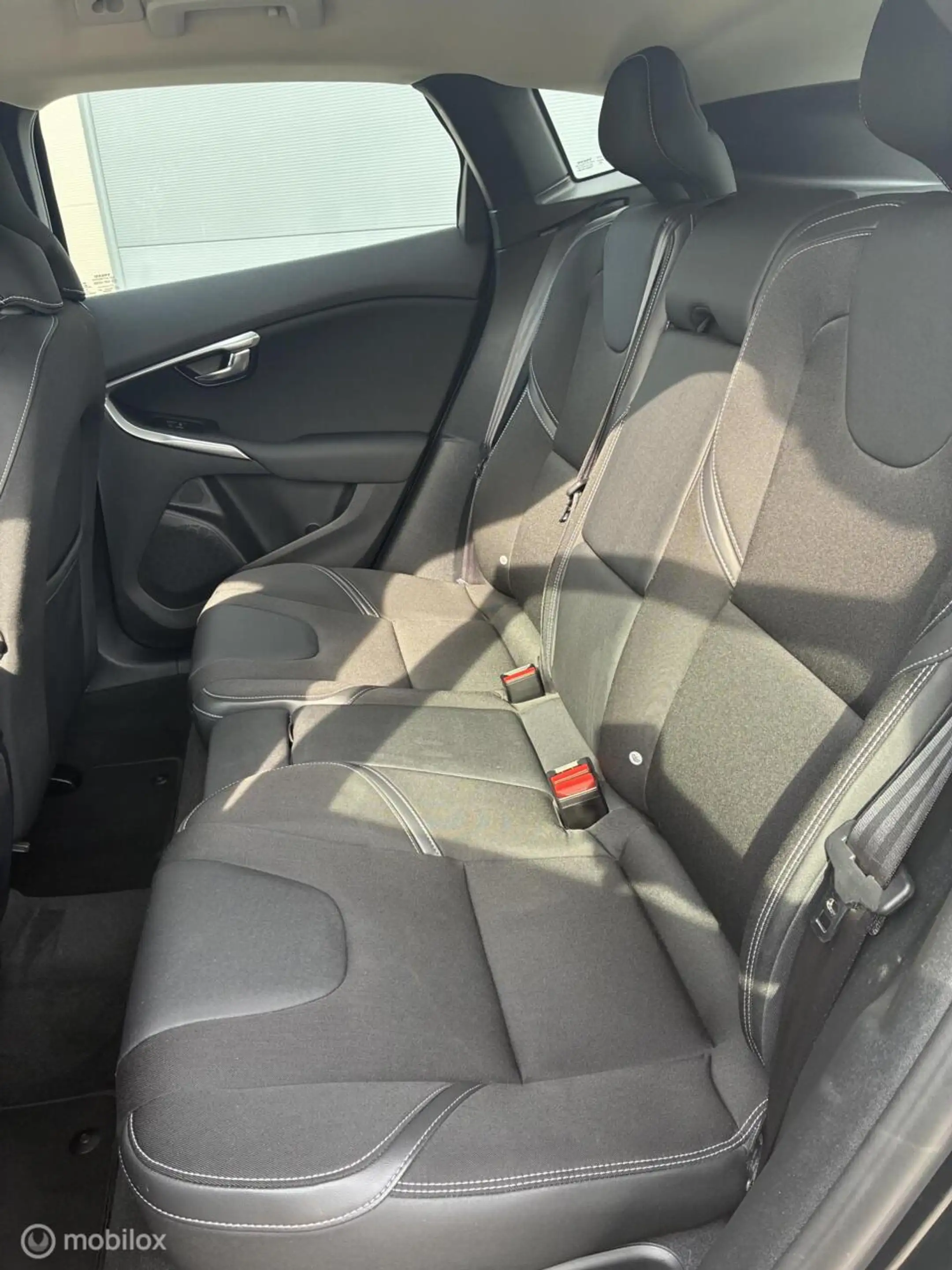 Volvo V40 1.6 T3 Momentum | Zwart | Isofix | Lichtmetaal | N — photo 22