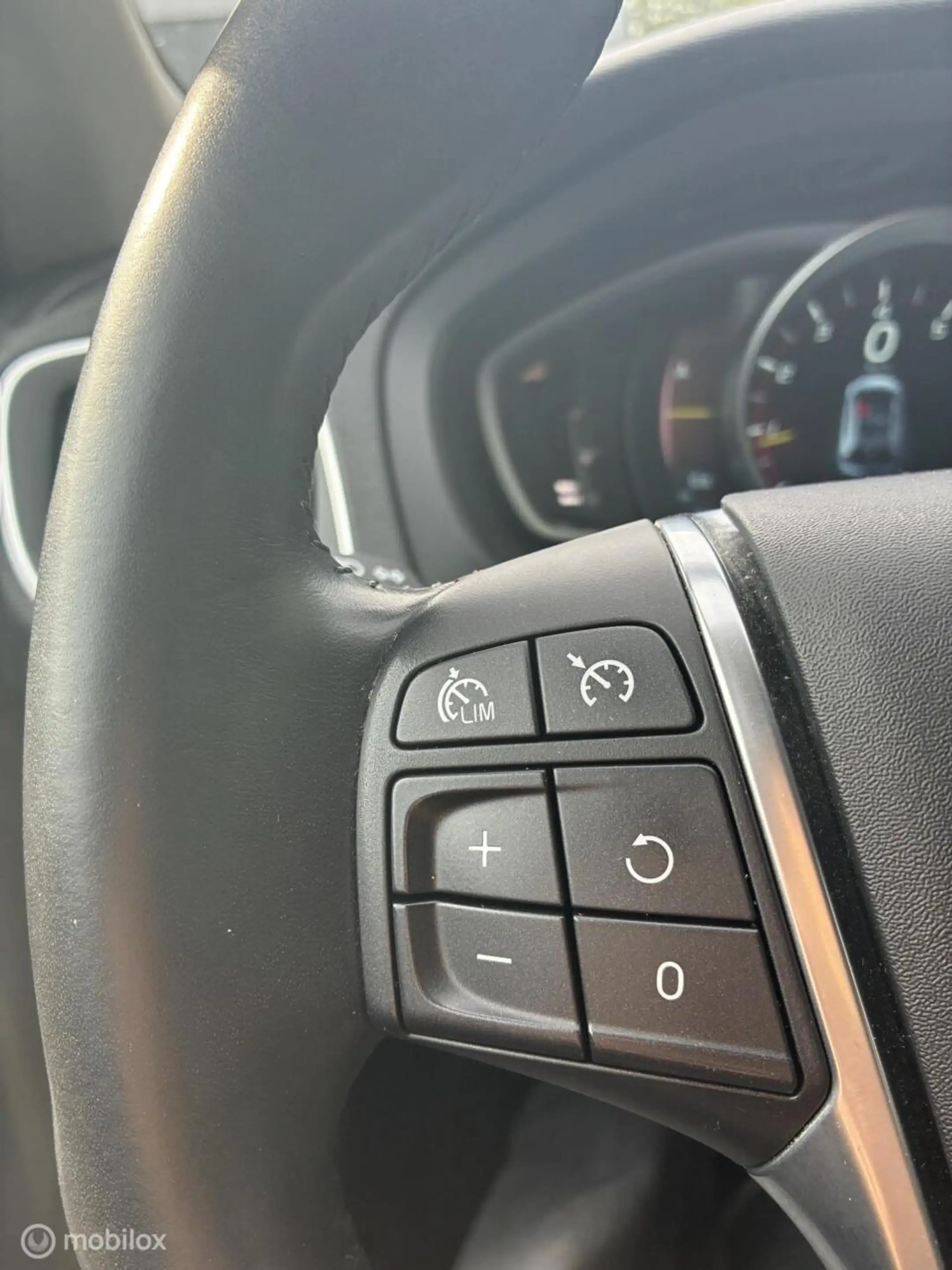 Volvo V40 1.6 T3 Momentum | Zwart | Isofix | Lichtmetaal | N — photo 26