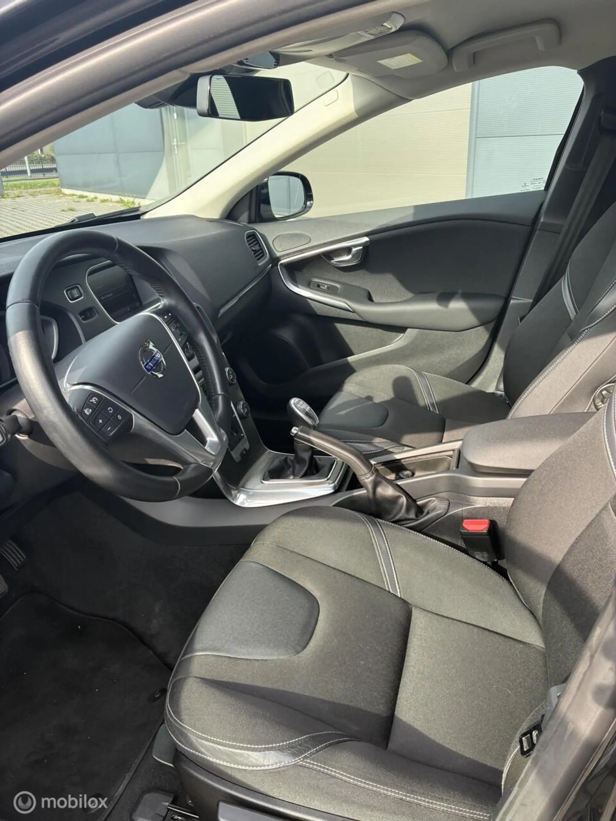 Volvo V40 1.6 T3 Momentum | Zwart | Isofix | Lichtmetaal | N — photo 17