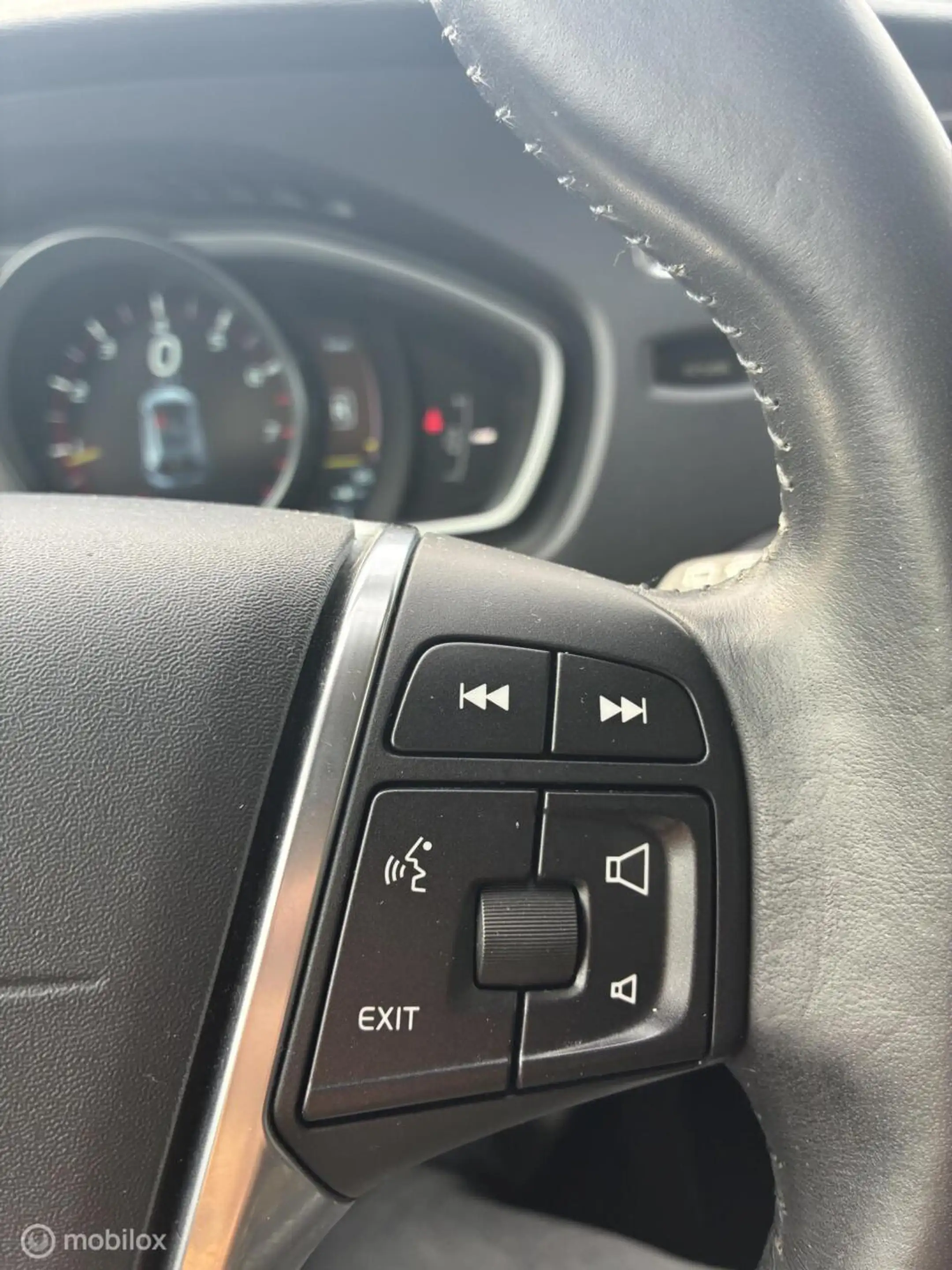 Volvo V40 1.6 T3 Momentum | Zwart | Isofix | Lichtmetaal | N — photo 27
