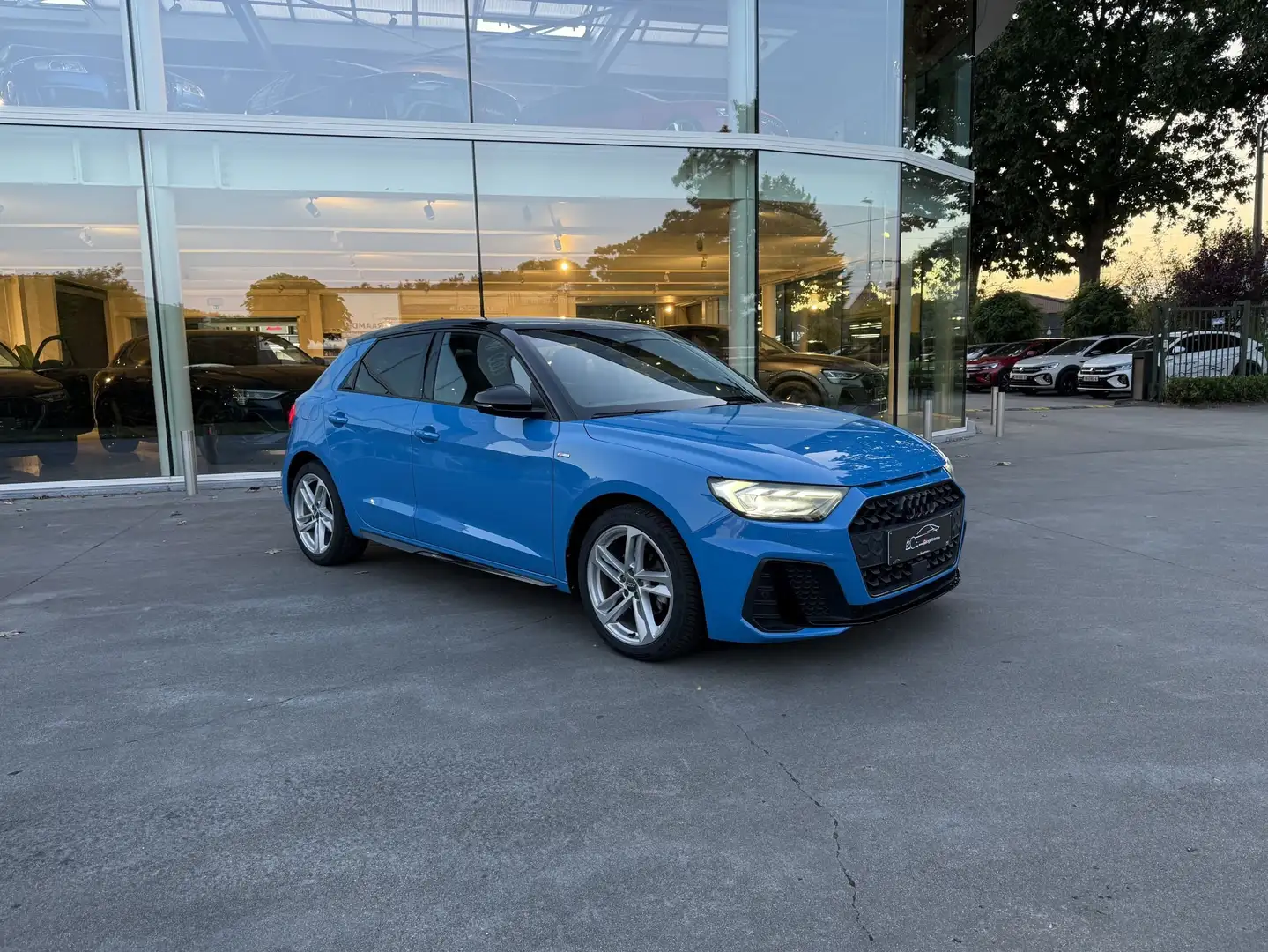 Audi A1 A1 Sportback 3x S-LINE * BLACK PAK + LED * NAVI * - 1