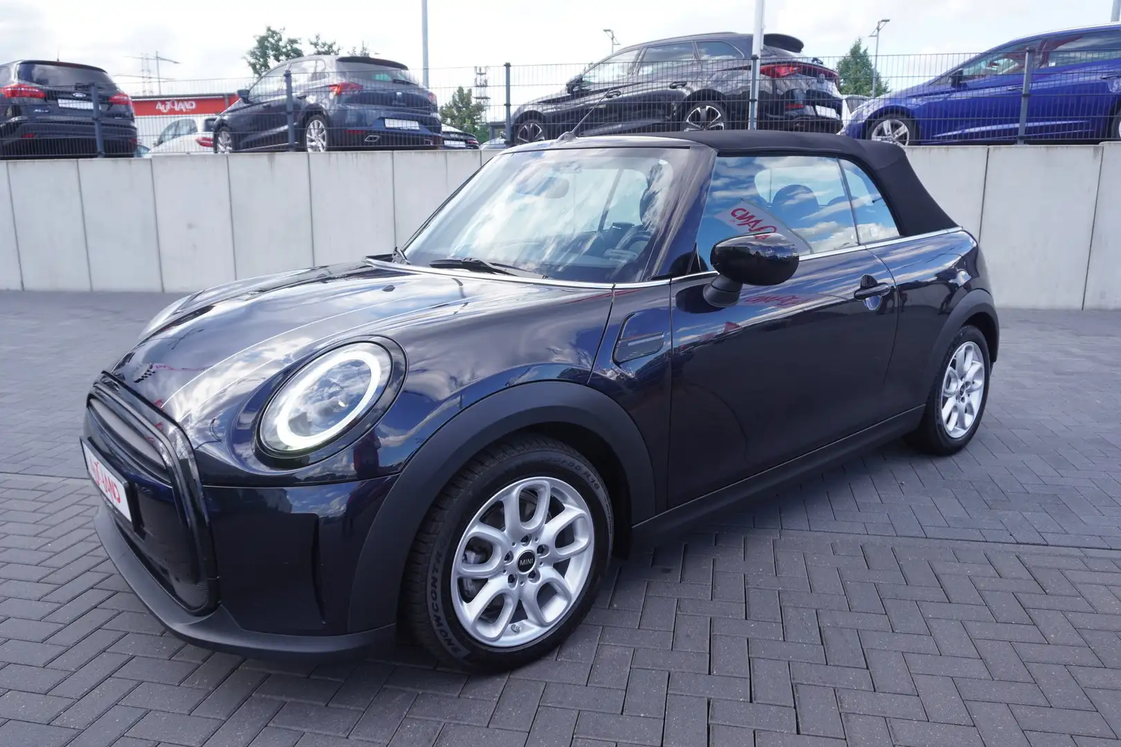 MINI Cooper Classic 1.5 Cooper Aut. LED Navi Tempomat Schwarz - 2