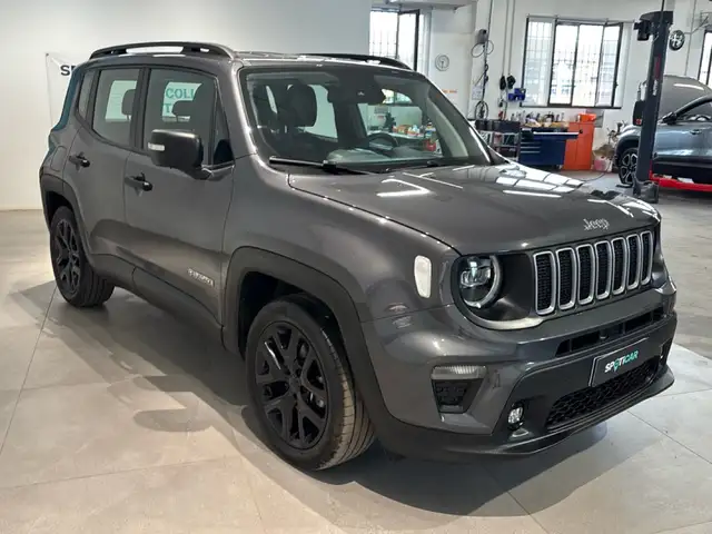Jeep Renegade view 3