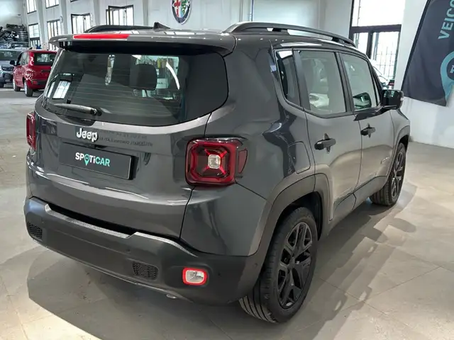 Jeep Renegade view 4