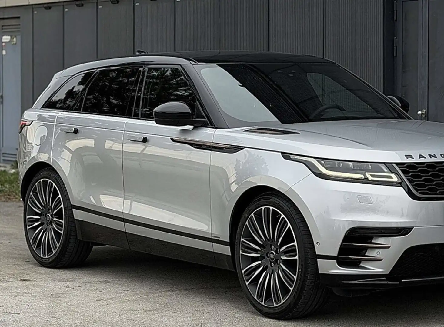 Land Rover Range Rover Velar Range Rover Velar HSE 3,0 V6 Twinturbo Allrad Aut. Silber - 2