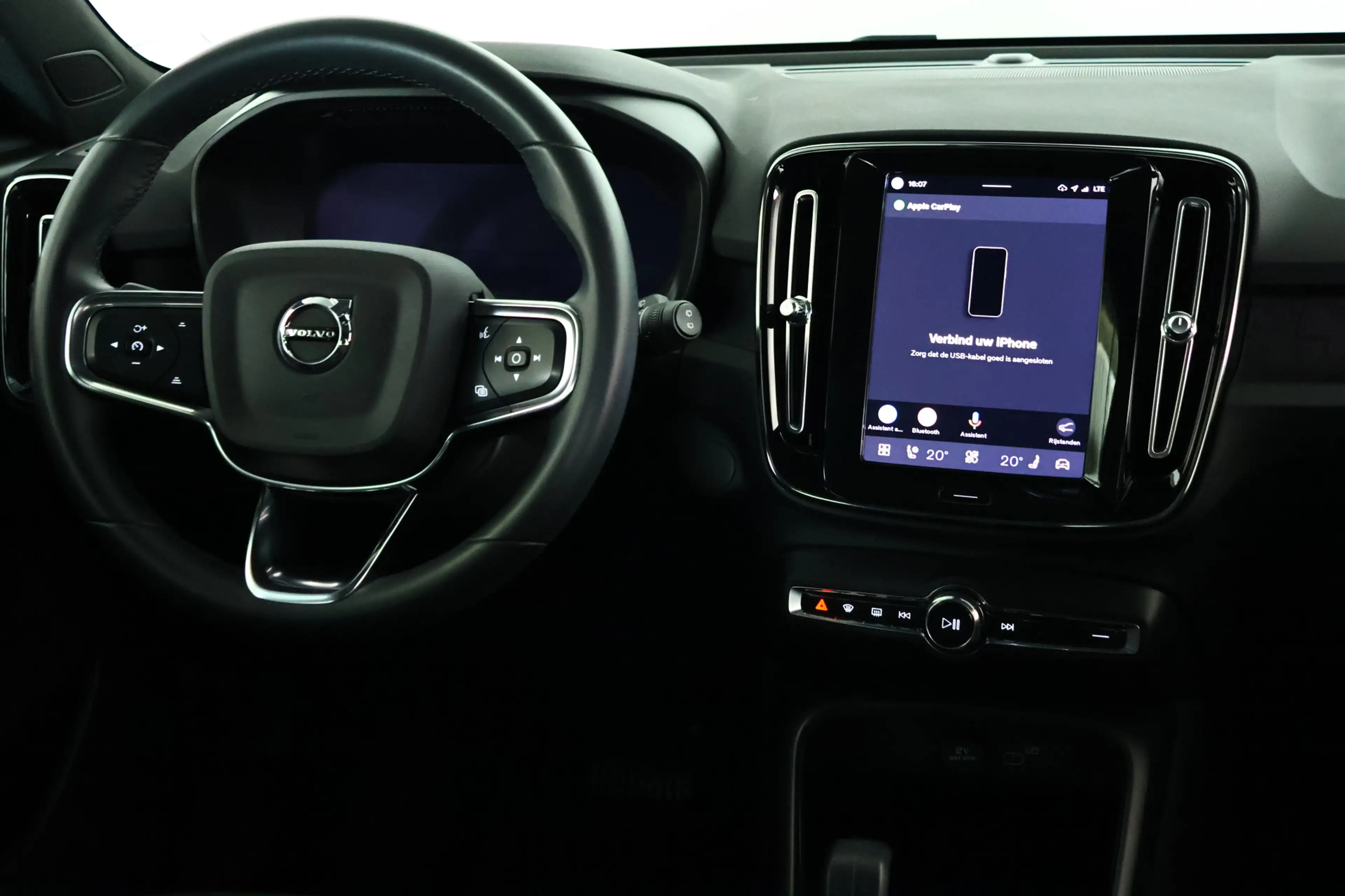 Volvo XC40 Recharge 70 kWh / Navi / LED / CarPlay / Cam — photo 15