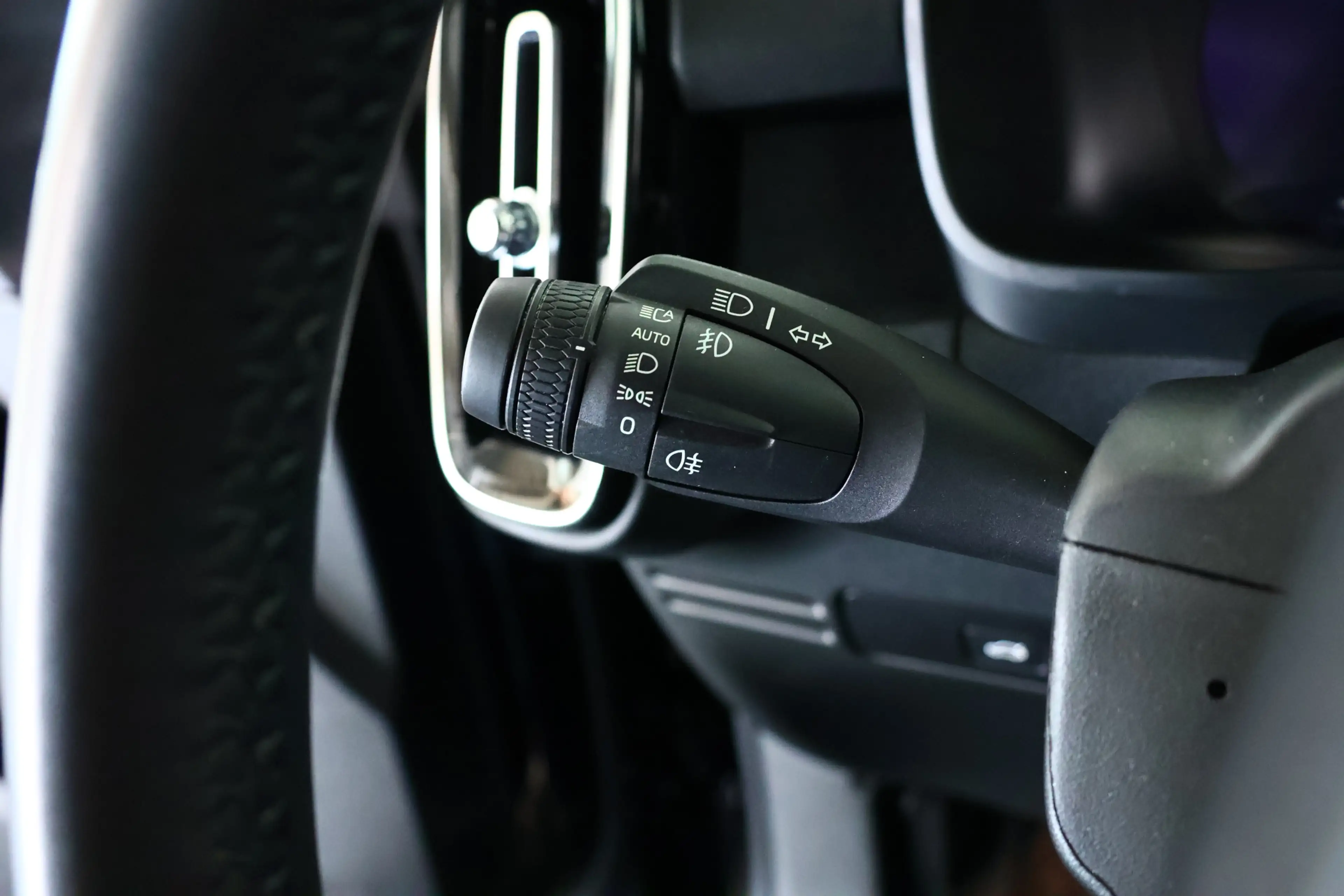 Volvo XC40 Recharge 70 kWh / Navi / LED / CarPlay / Cam — photo 24