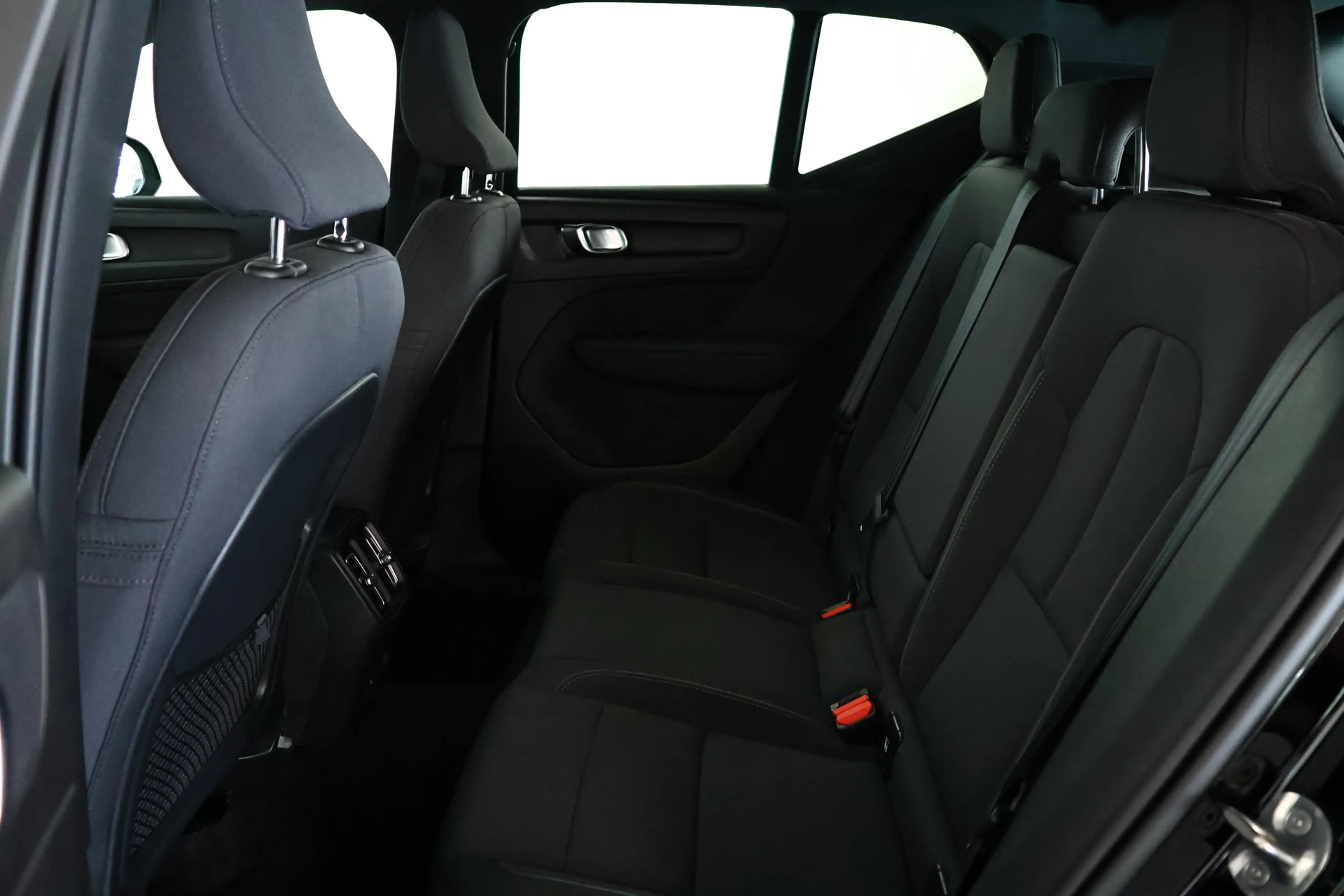 Volvo XC40 Recharge 70 kWh / Navi / LED / CarPlay / Cam — photo 13